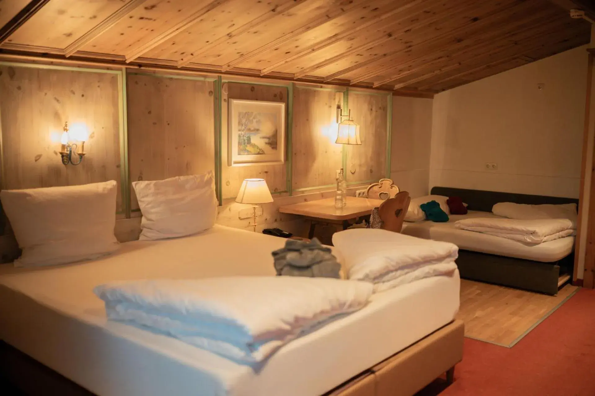 Double Room in Hotel Tirolerhof - Familotel Zugspitze Double Room in Hotel Tirolerhof - Familotel Zugspitze