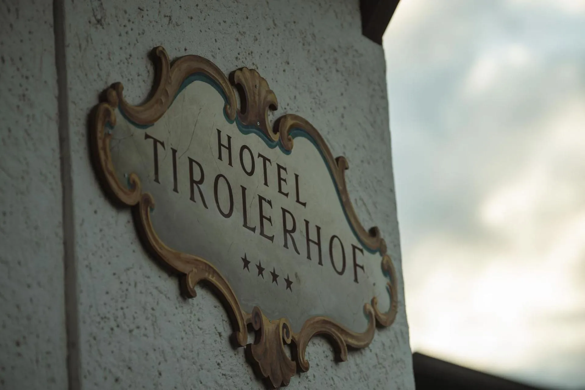Logo/Certificate/Sign in Hotel Tirolerhof - Familotel Zugspitze