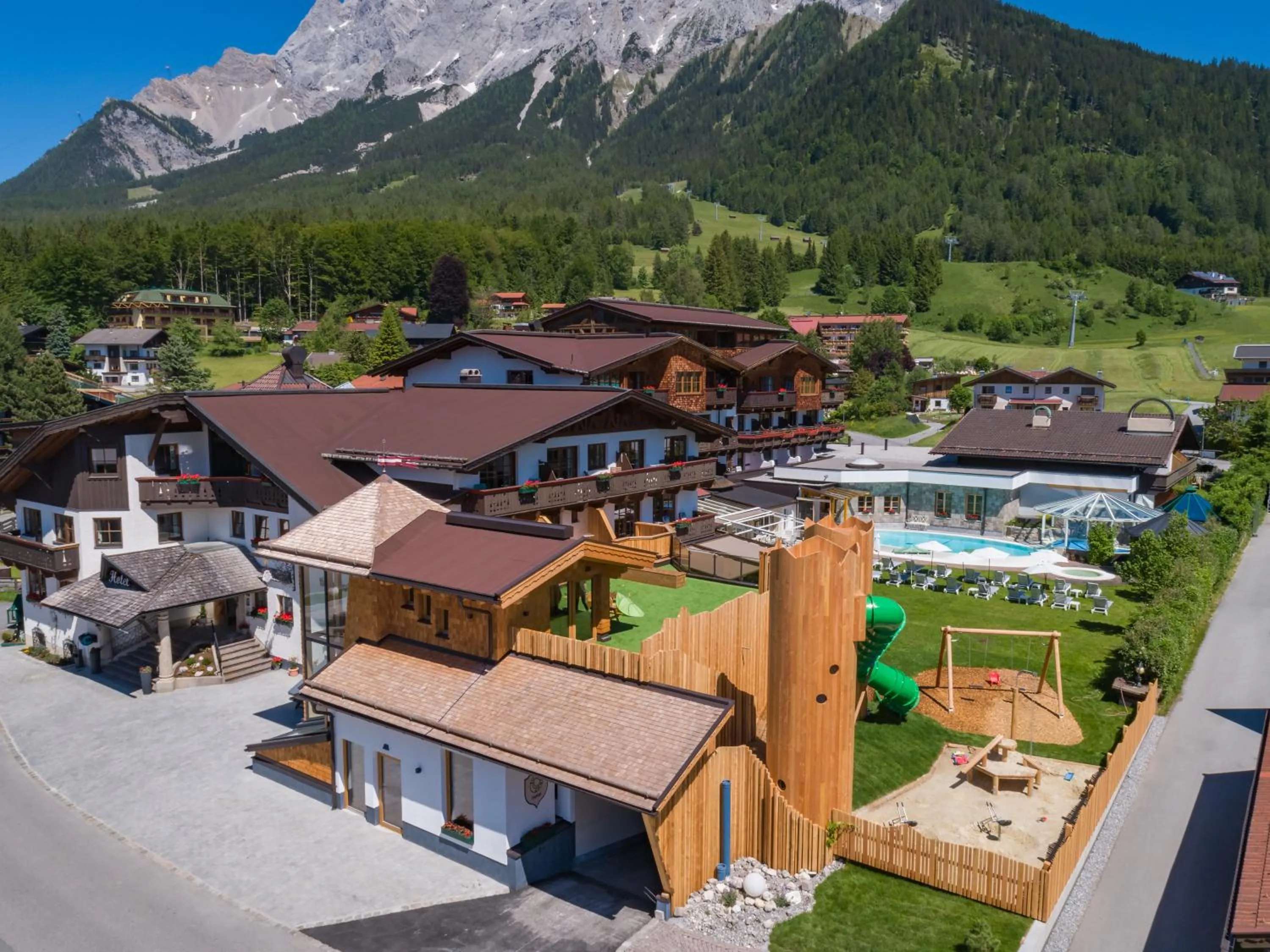 Property building in Hotel Tirolerhof - Familotel Zugspitze