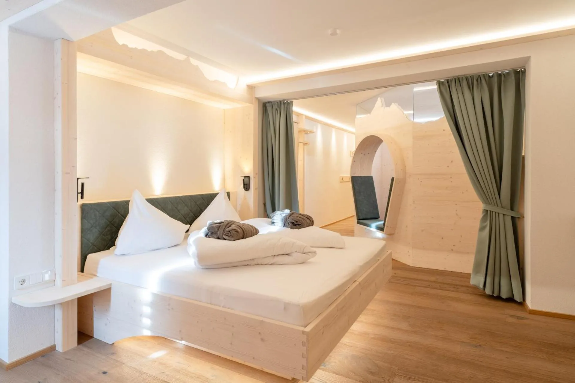 Photo of the whole room, Bed in Hotel Tirolerhof - Familotel Zugspitze