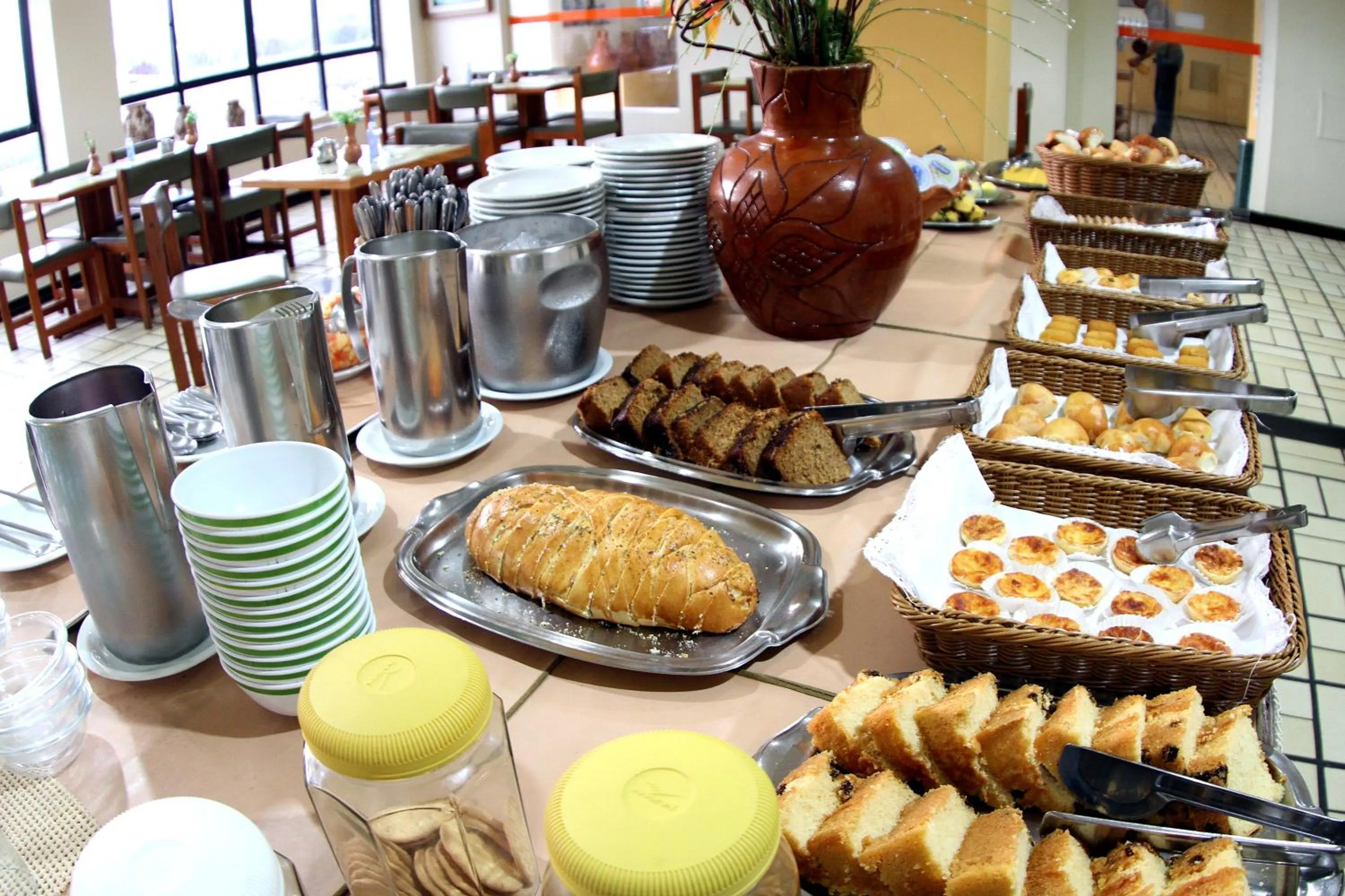 Buffet breakfast in Nascimento Praia Hotel