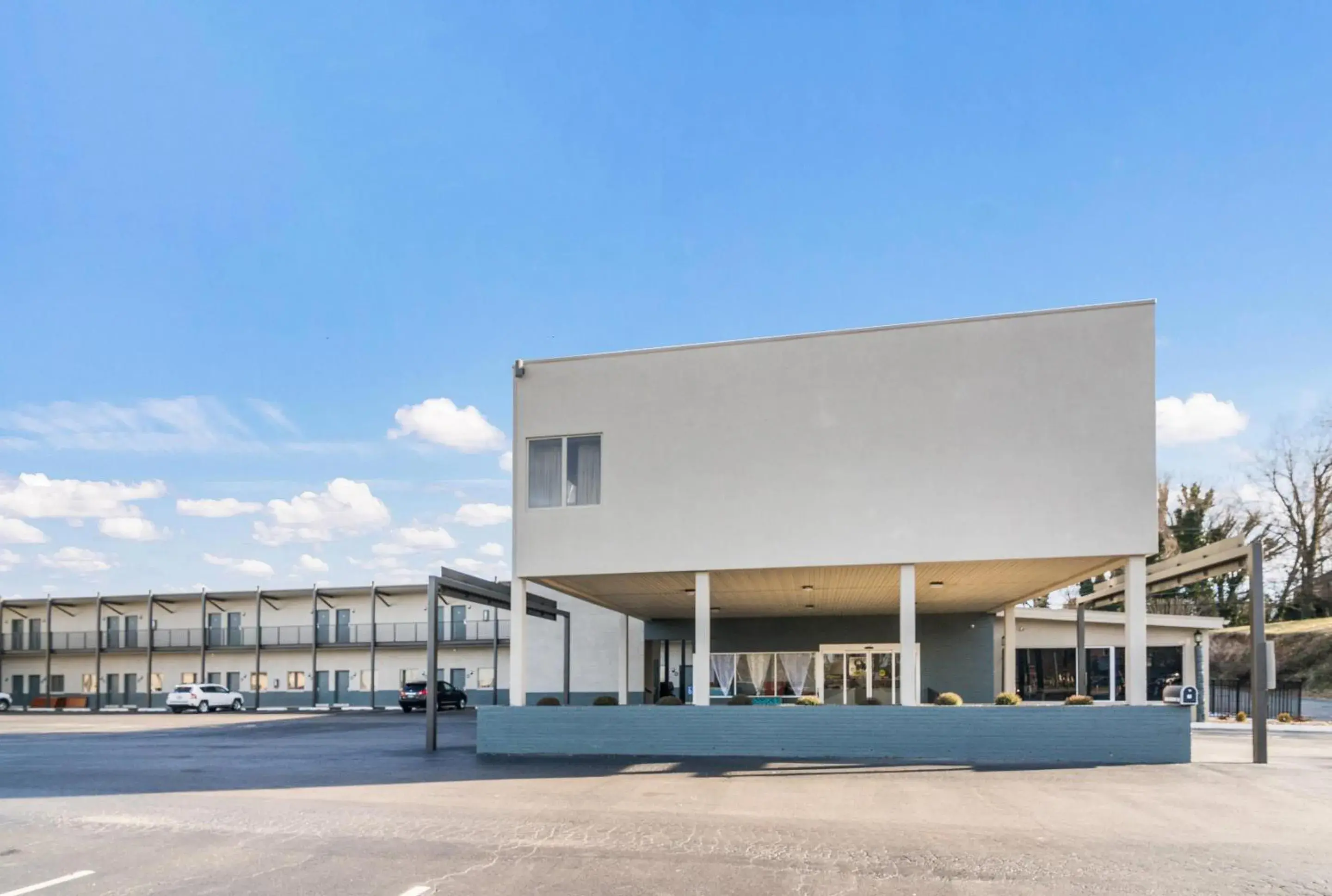 Property building in Quality Inn - On The Lake Clarksville-Boydton Property building in Quality Inn - On The Lake Clarksville-Boydton