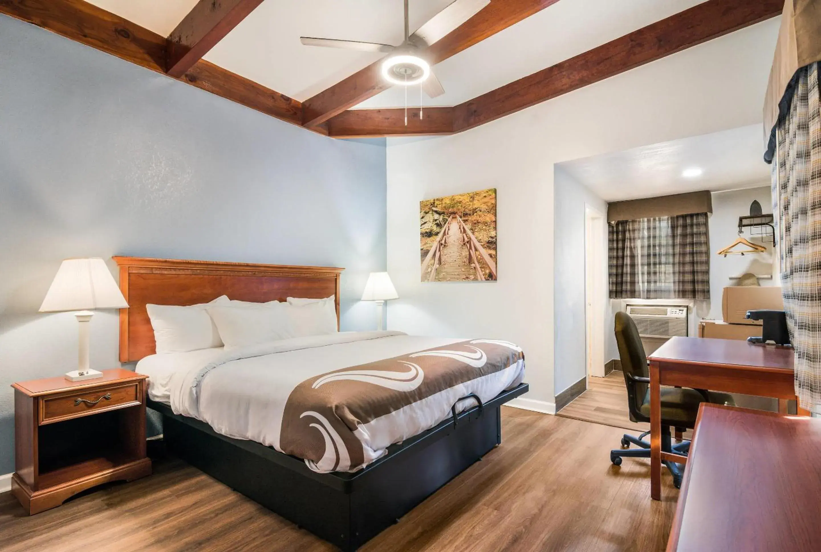 Bedroom, Bed in Quality Inn - On The Lake Clarksville-Boydton Bedroom, Bed in Quality Inn - On The Lake Clarksville-Boydton