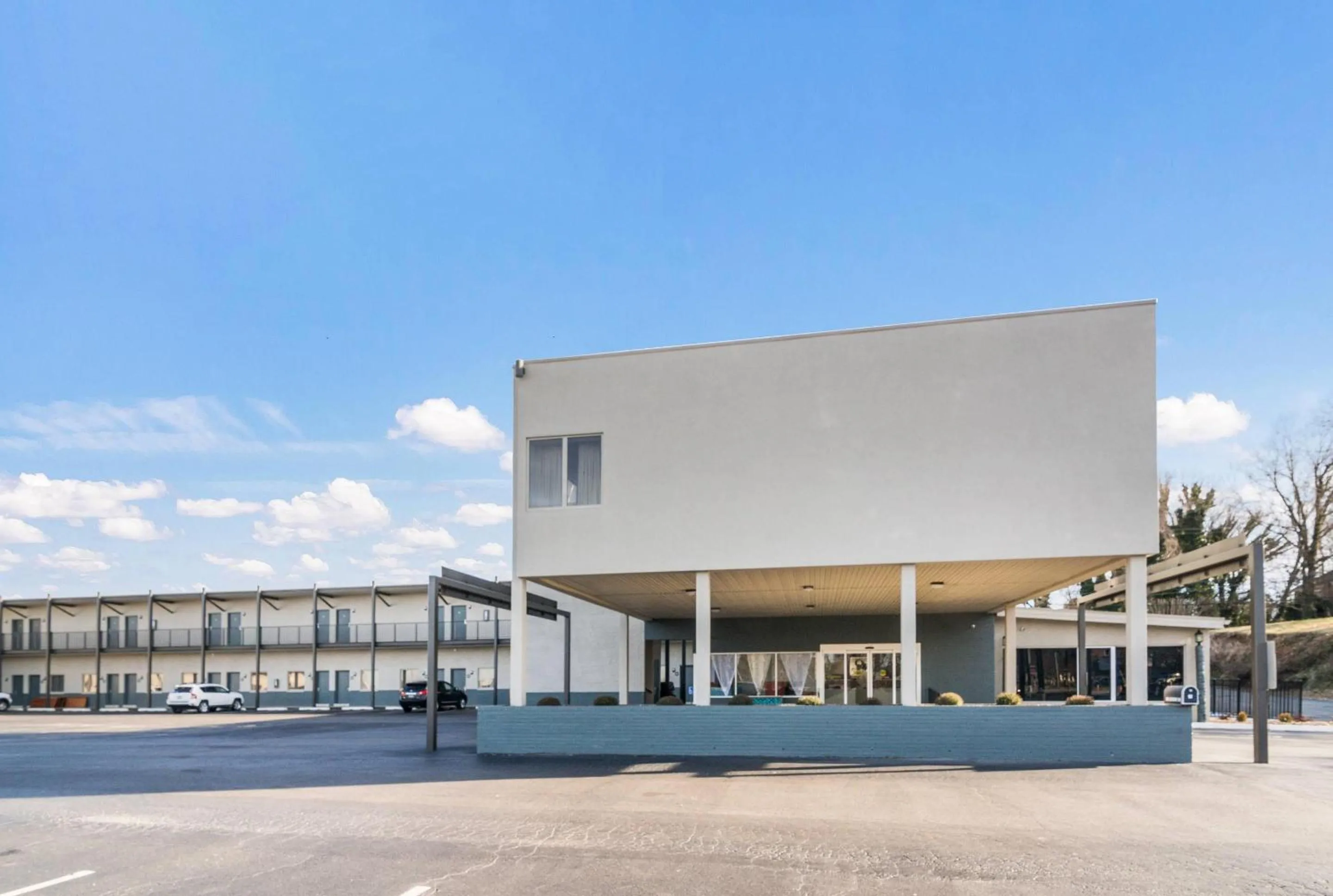 Property building in Quality Inn - On The Lake Clarksville-Boydton