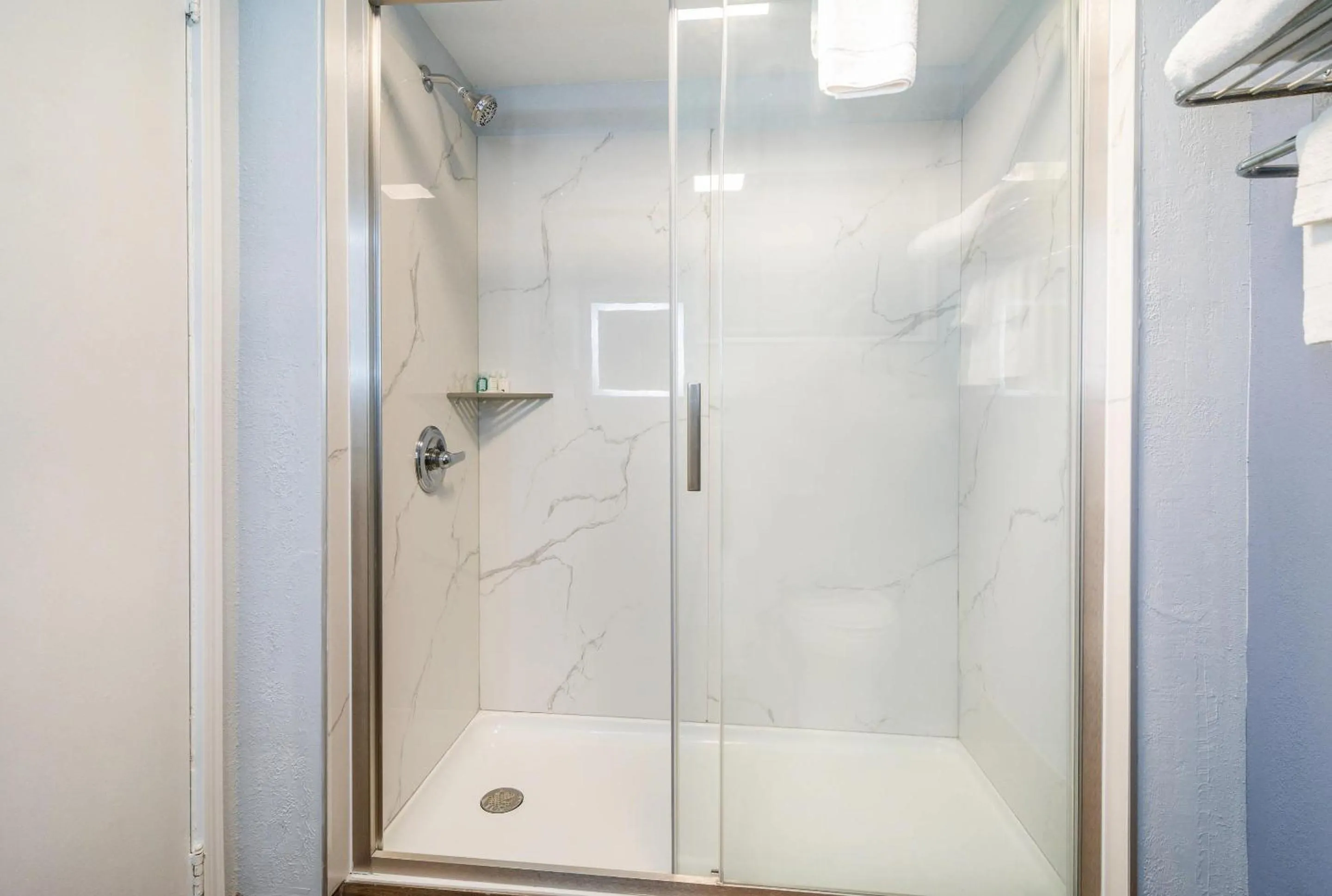 Bedroom in Quality Inn - On The Lake Clarksville-Boydton