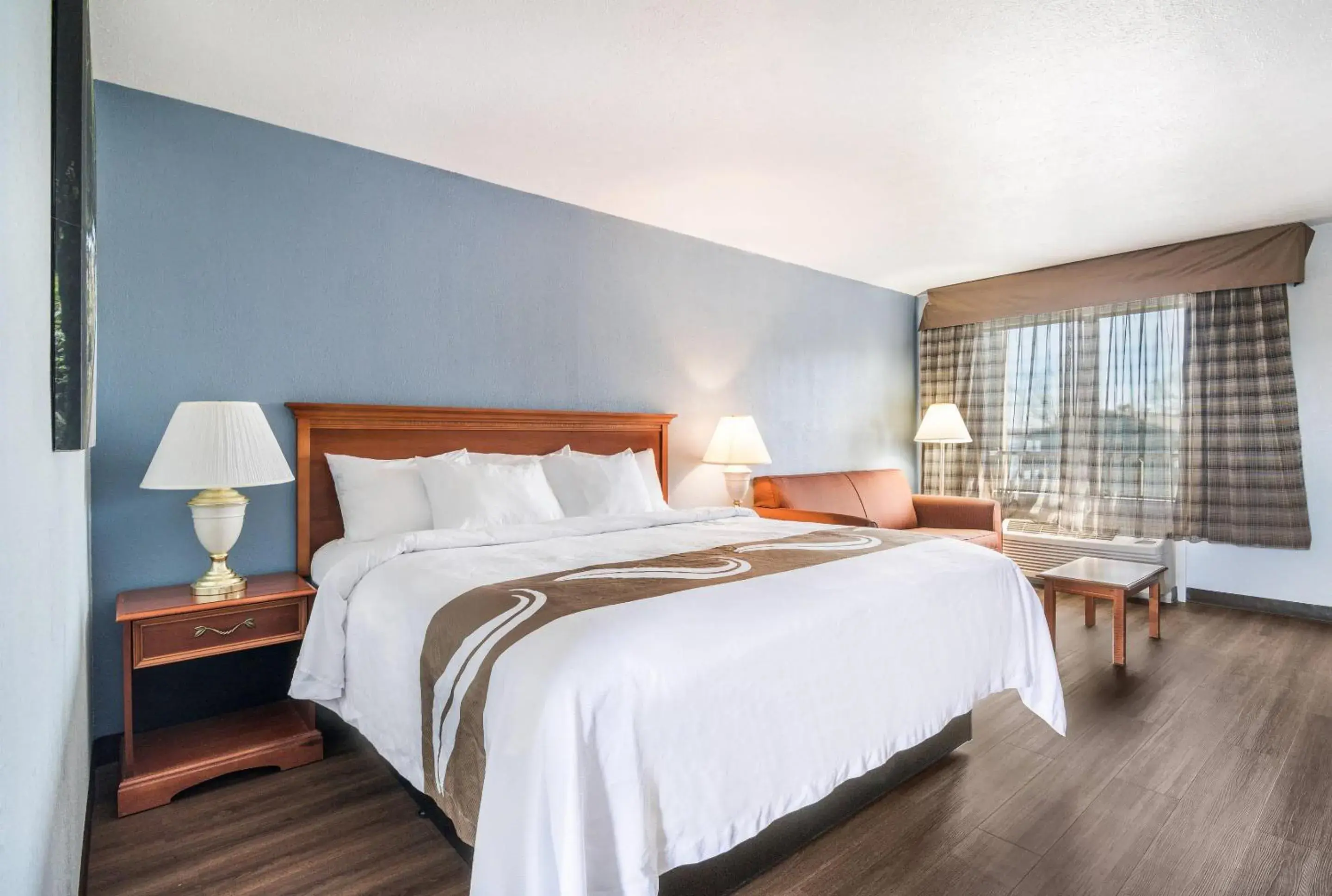 Bedroom, Bed in Quality Inn - On The Lake Clarksville-Boydton Bedroom, Bed in Quality Inn - On The Lake Clarksville-Boydton