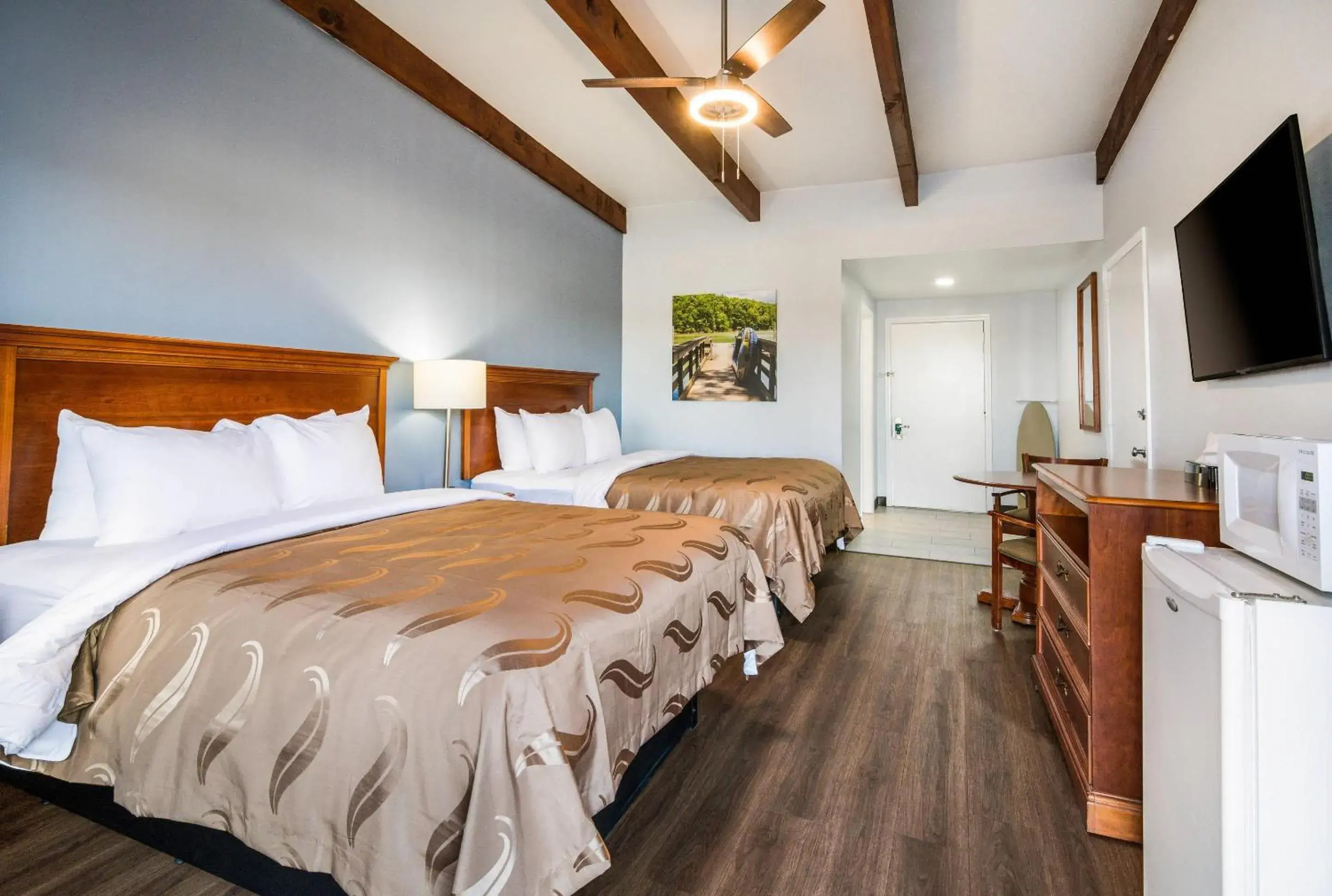 Bedroom, Bed in Quality Inn - On The Lake Clarksville-Boydton Bedroom, Bed in Quality Inn - On The Lake Clarksville-Boydton