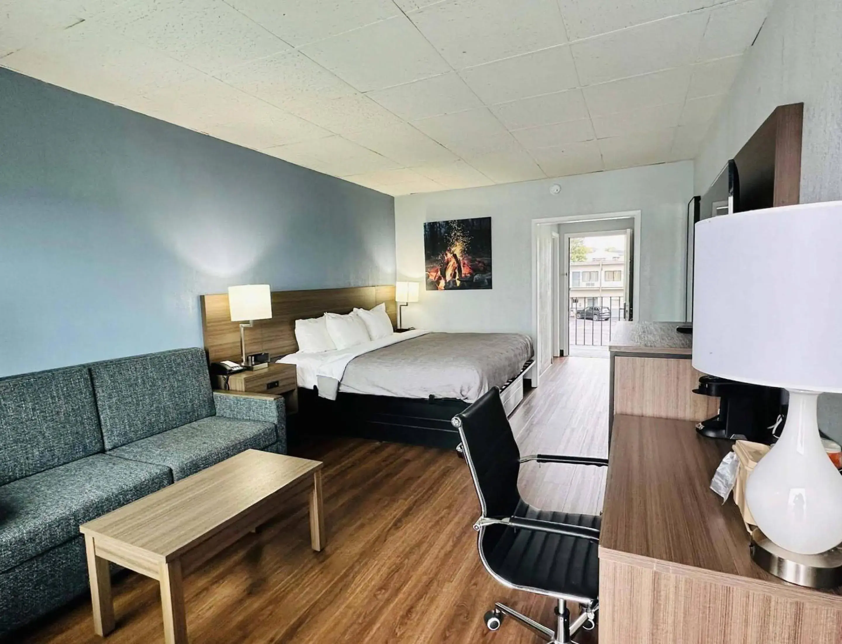 Bedroom, Bed in Quality Inn - On The Lake Clarksville-Boydton Bedroom, Bed in Quality Inn - On The Lake Clarksville-Boydton