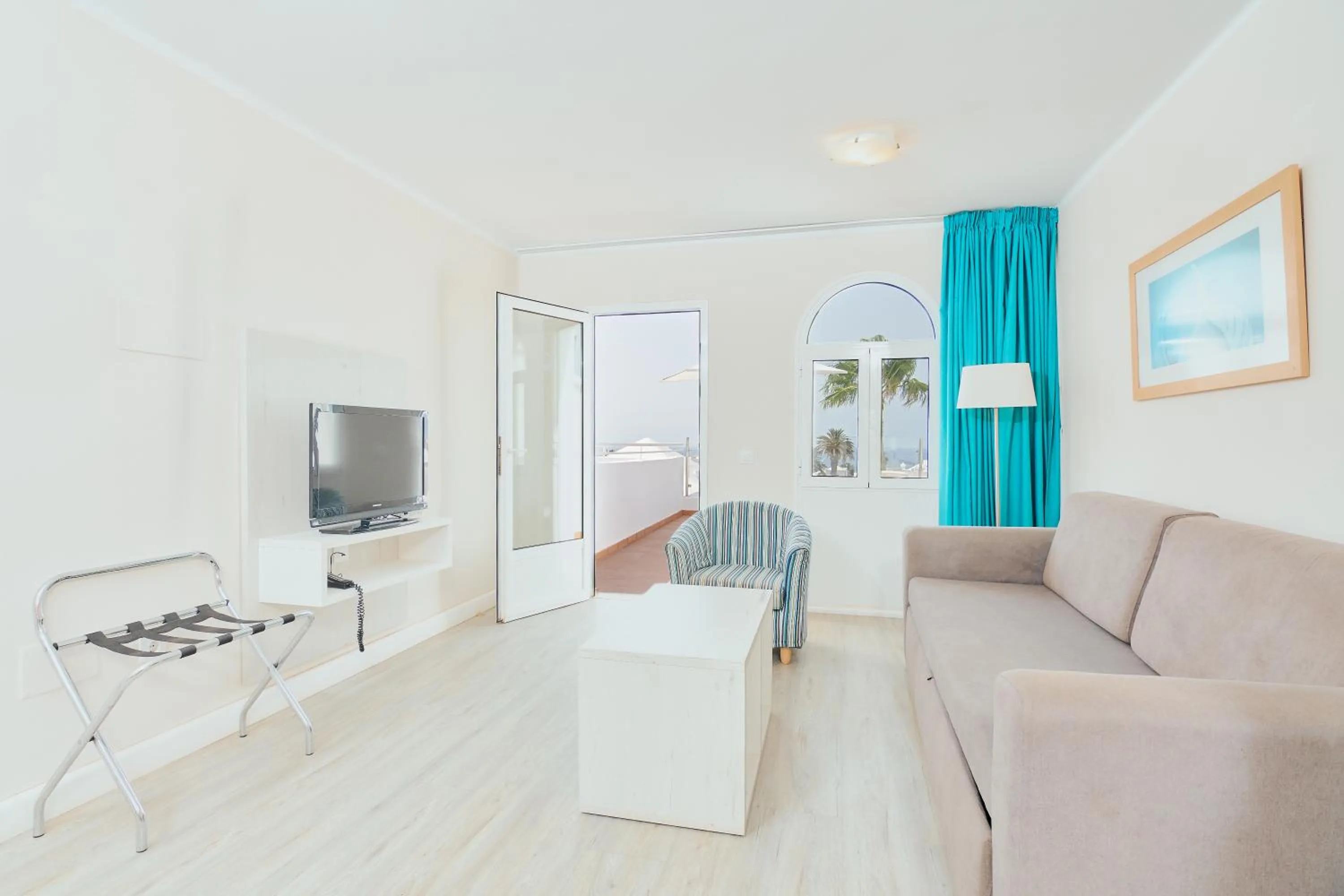 Living room, Bed in Gloria Izaro Club Hotel