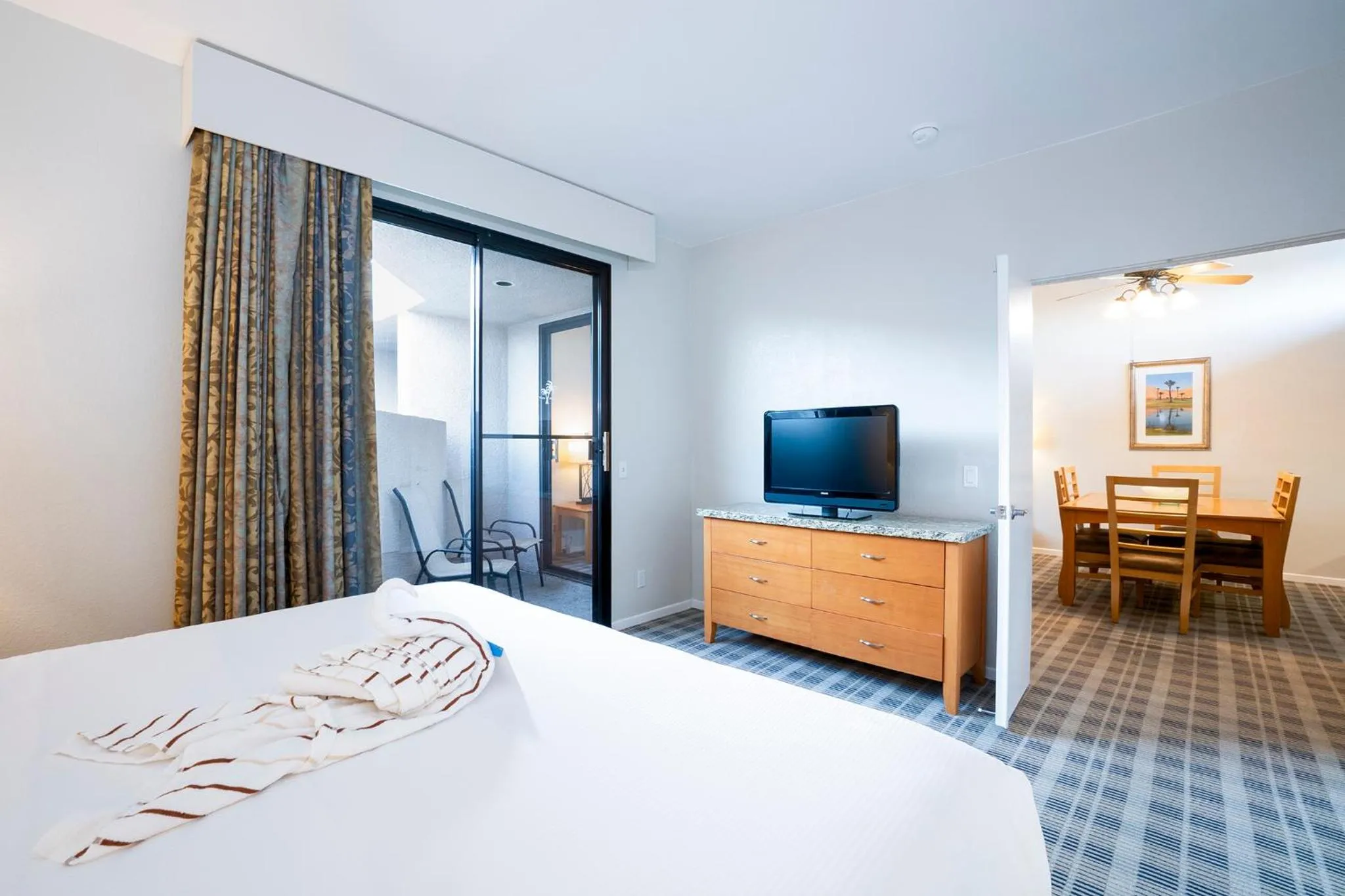 Bedroom, Bed in Vista Mirage Resort