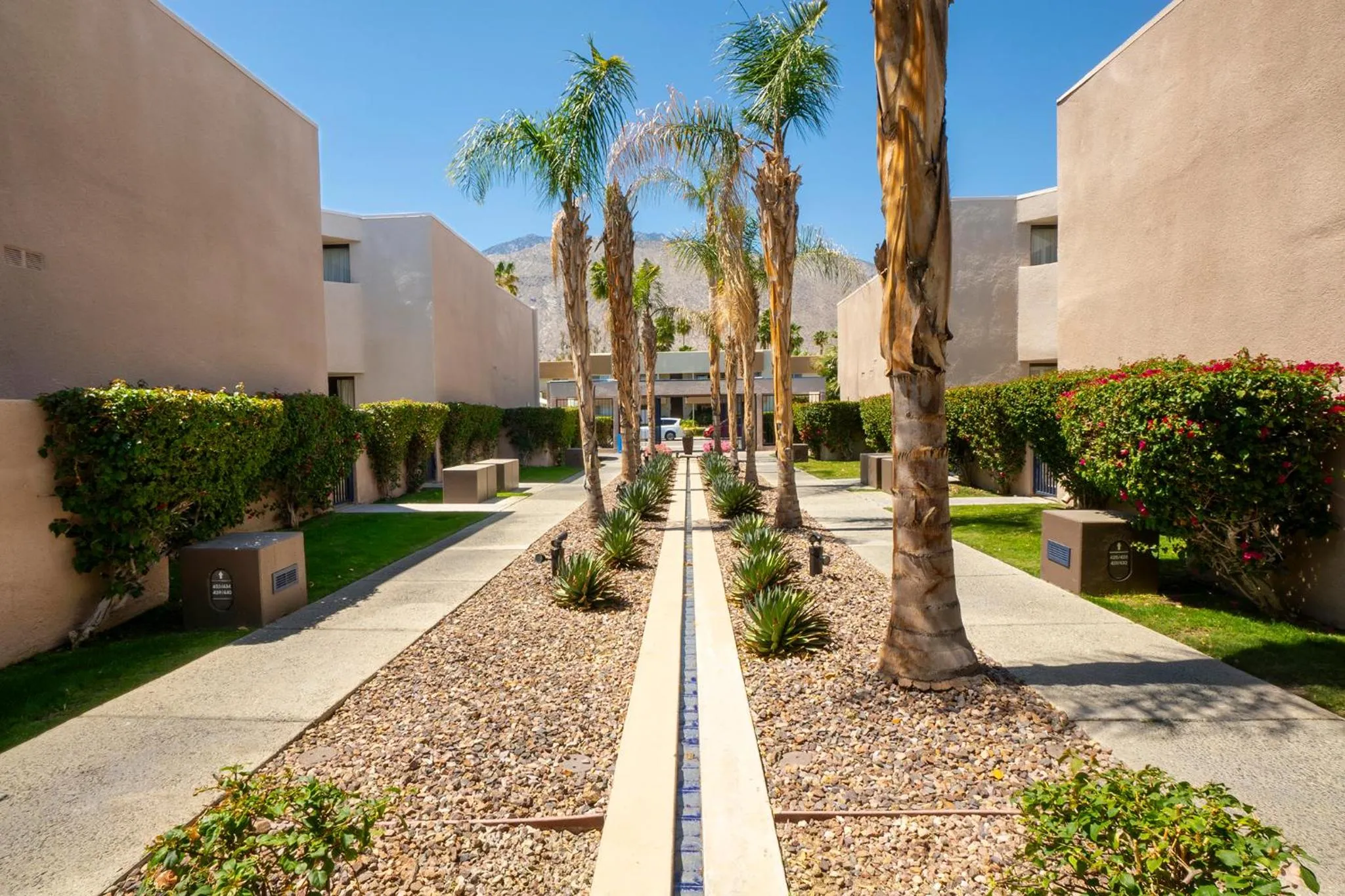 Property building in Vista Mirage Resort