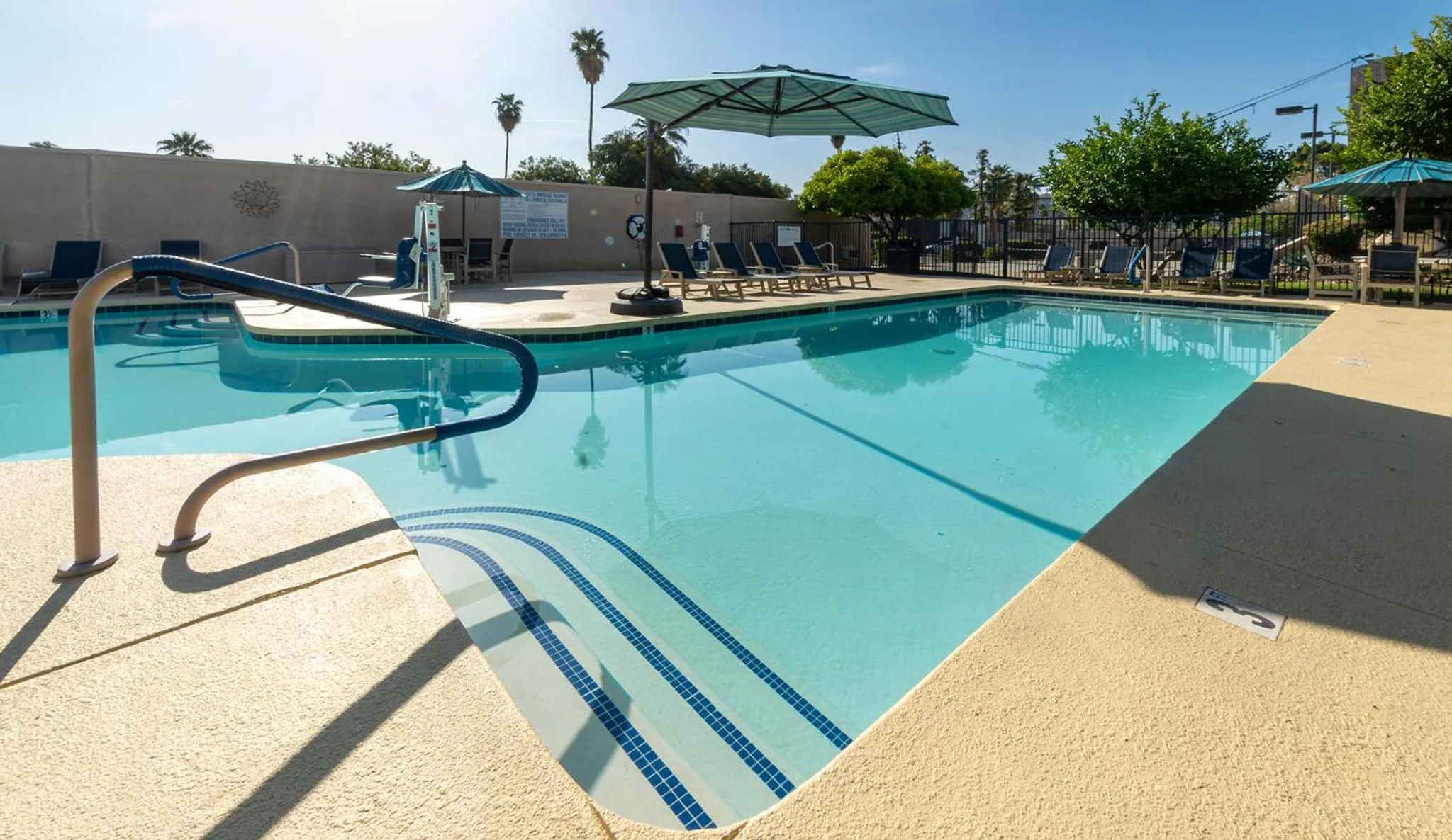 Swimming pool in Vista Mirage Resort