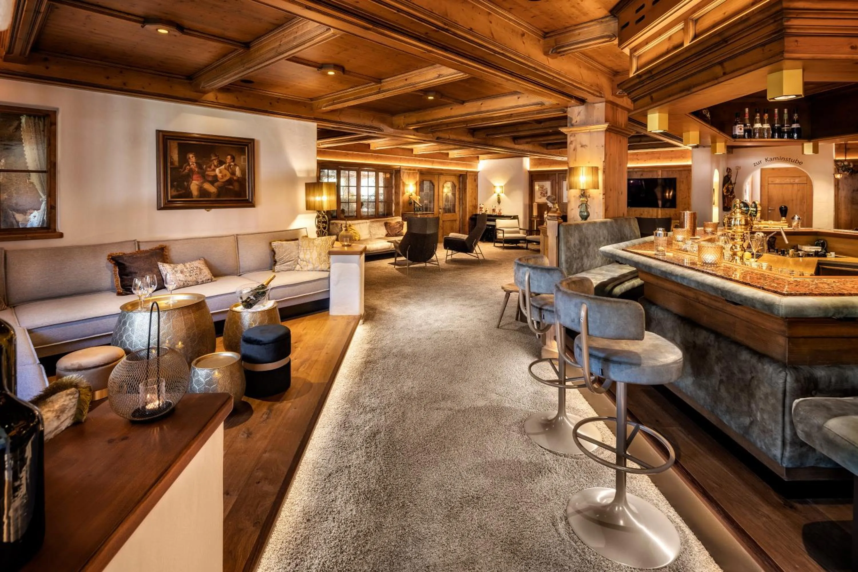 Lounge or bar in Brugger's Genießerhotel Lanersbacherhof