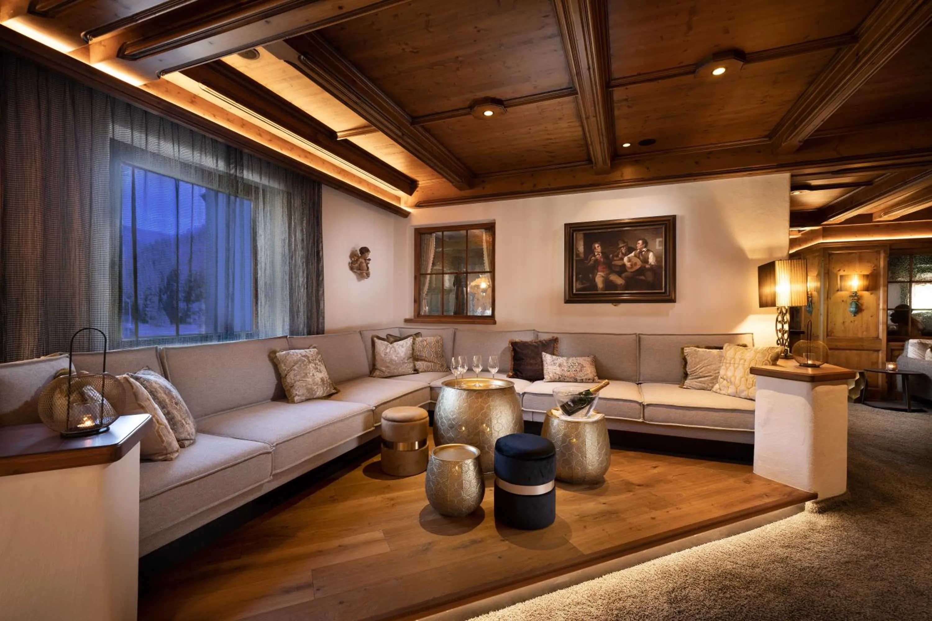 Lounge or bar in Brugger's Genießerhotel Lanersbacherhof