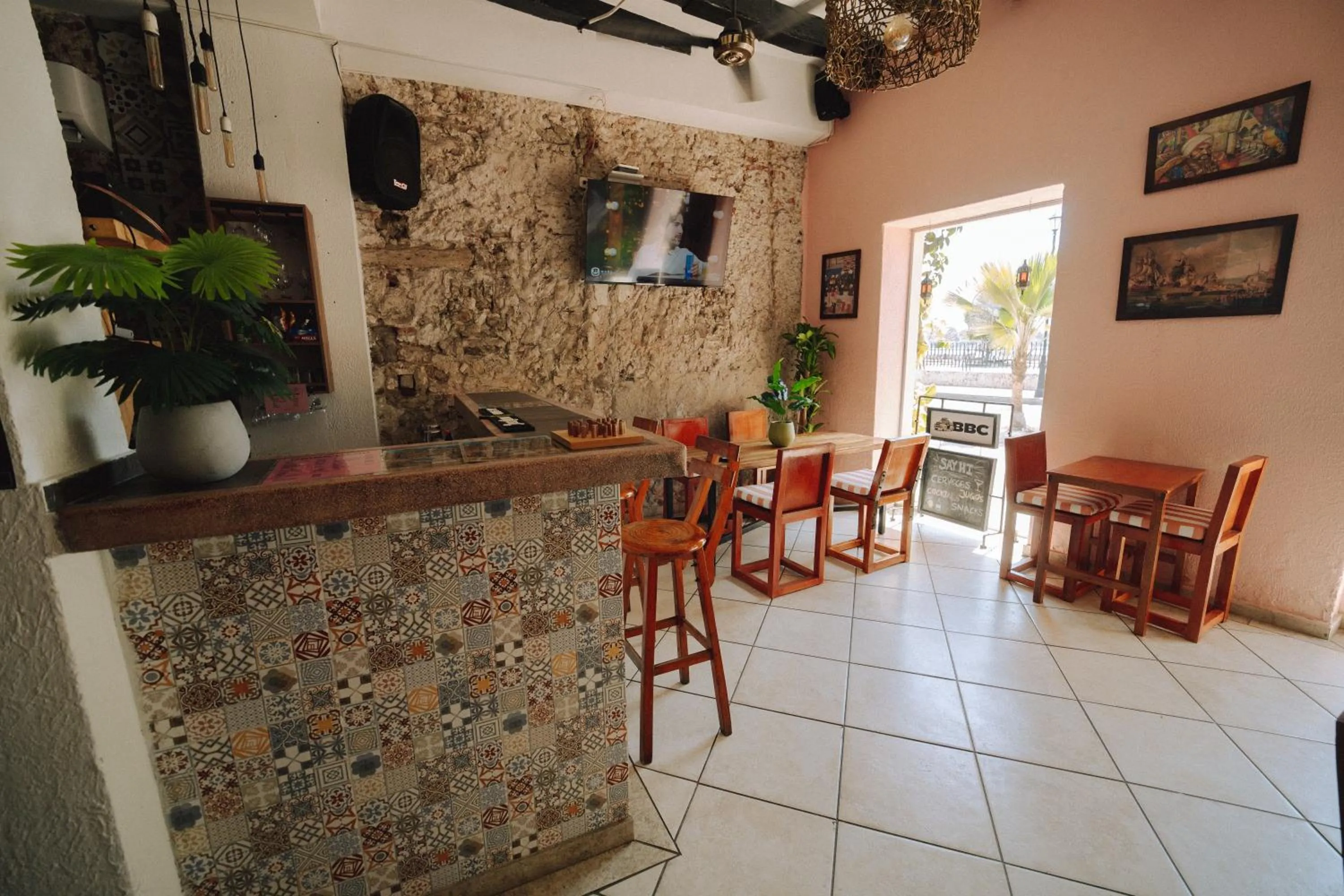 Lounge or bar in Casa Zahri Boutique Hostel