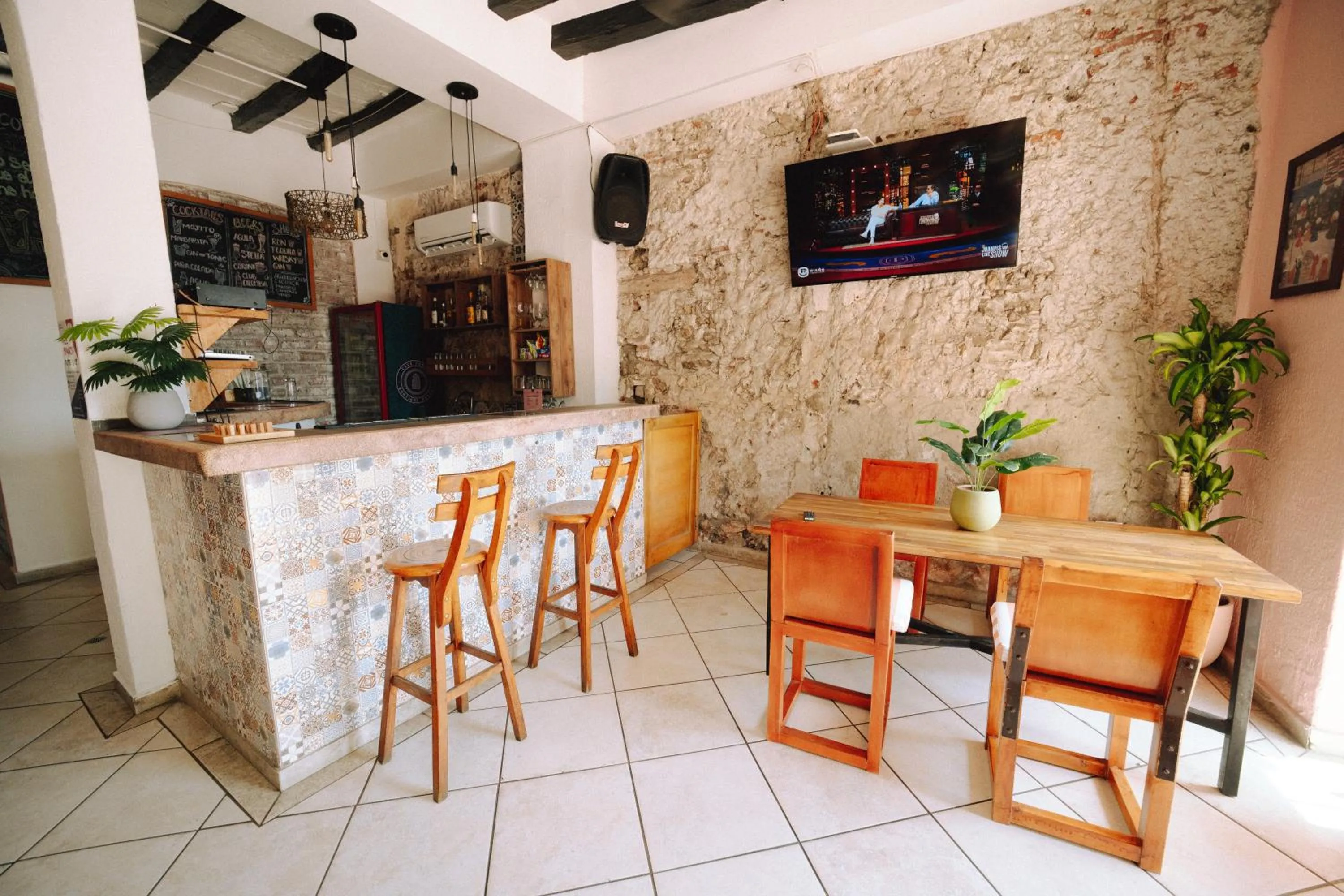 Lounge or bar in Casa Zahri Boutique Hostel