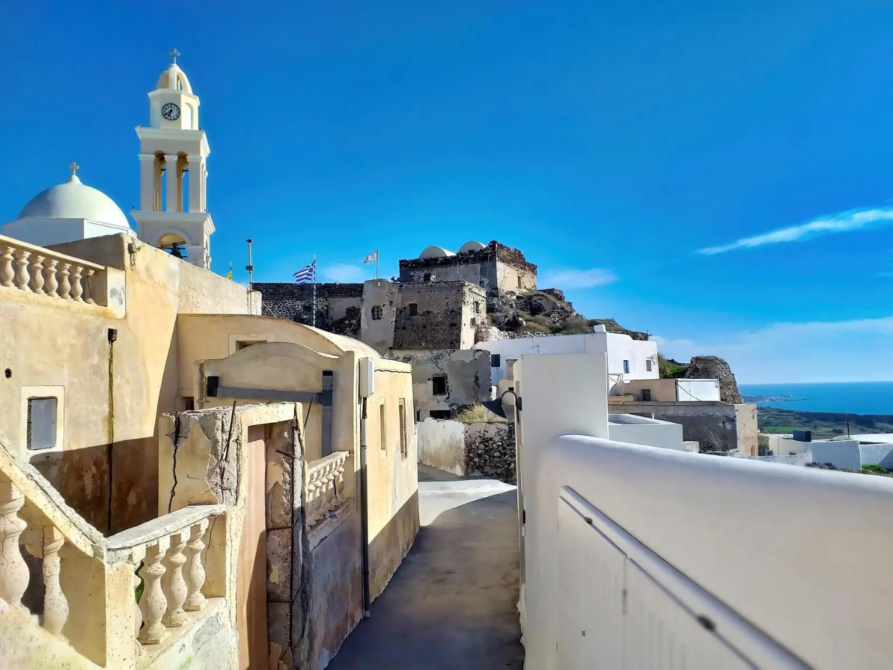Neighbourhood in Golden Stone Santorini Suites