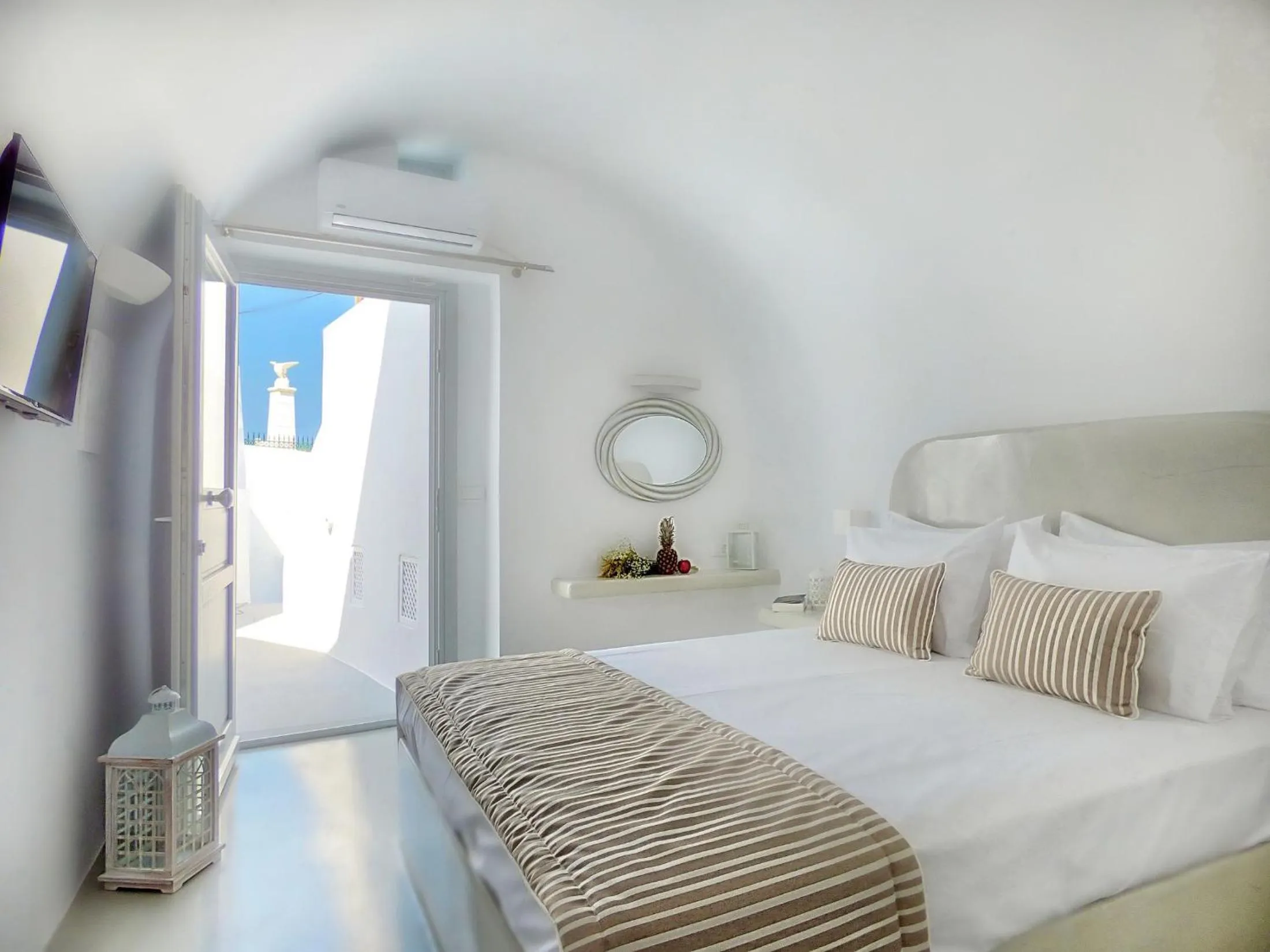 Bed in Golden Stone Santorini Suites