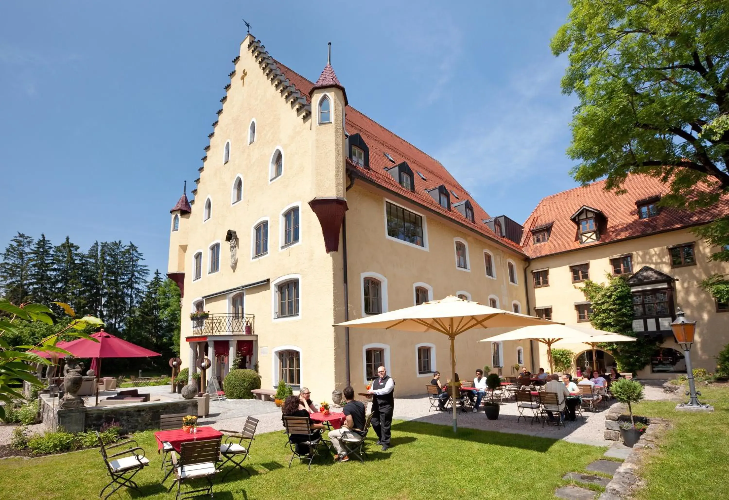 Facade/entrance, Property Building in Schloss zu Hopferau