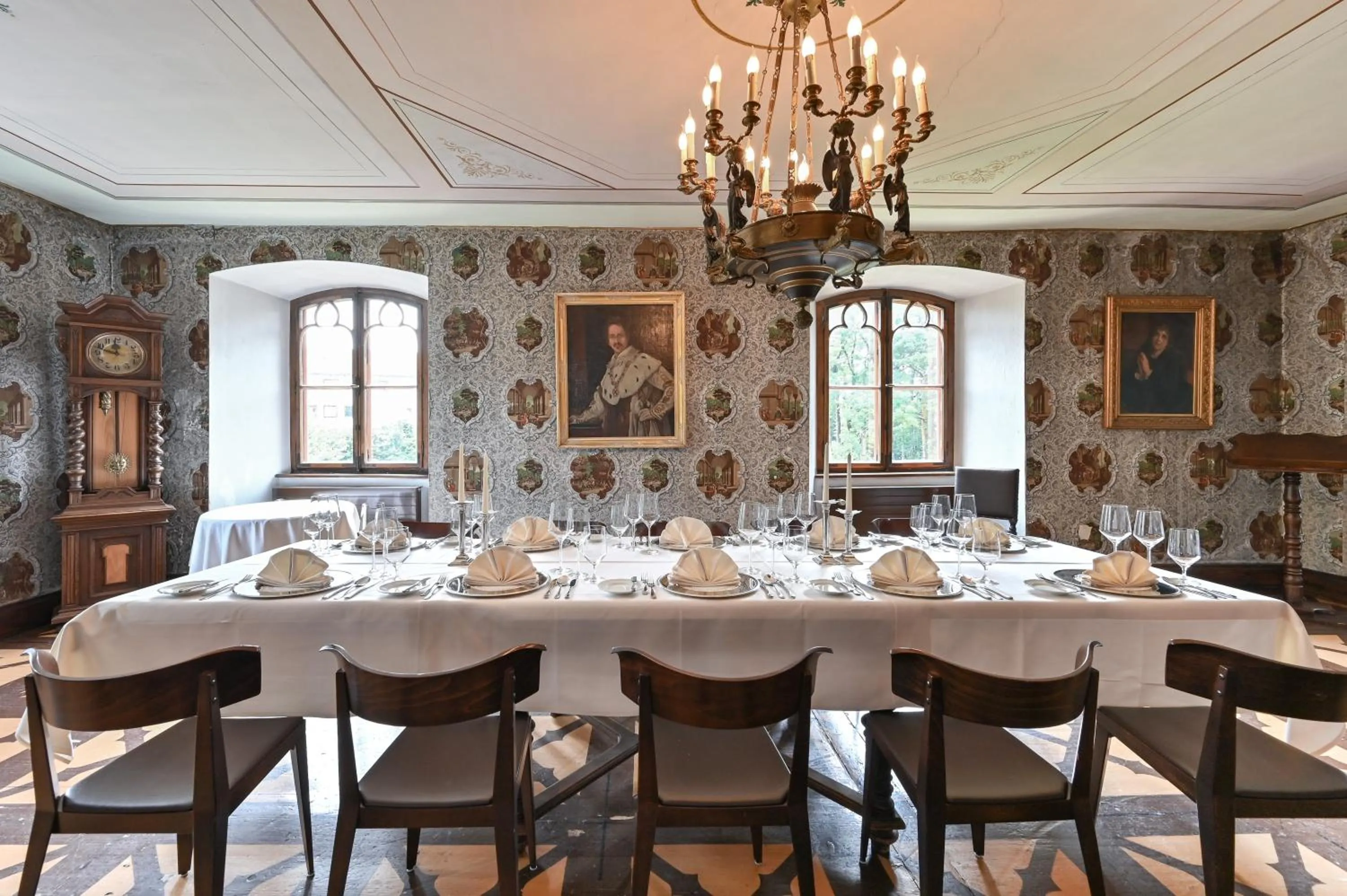 Restaurant/places to eat in Schloss zu Hopferau