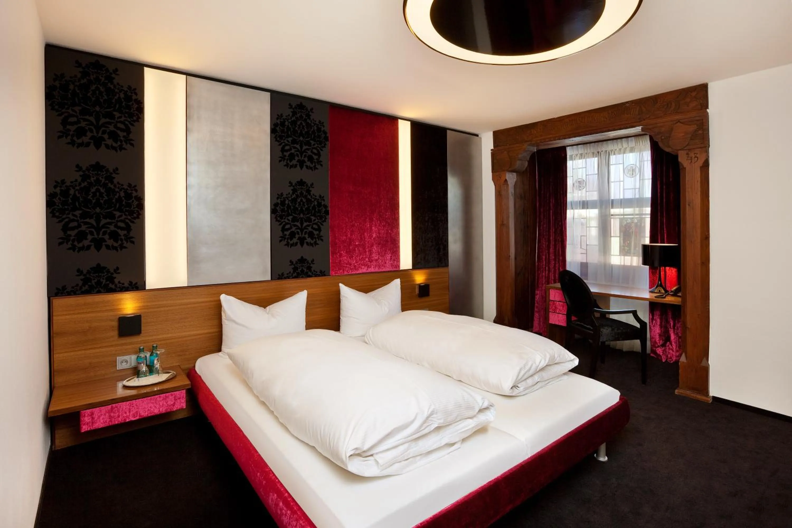 Photo of the whole room, Bed in Schloss zu Hopferau