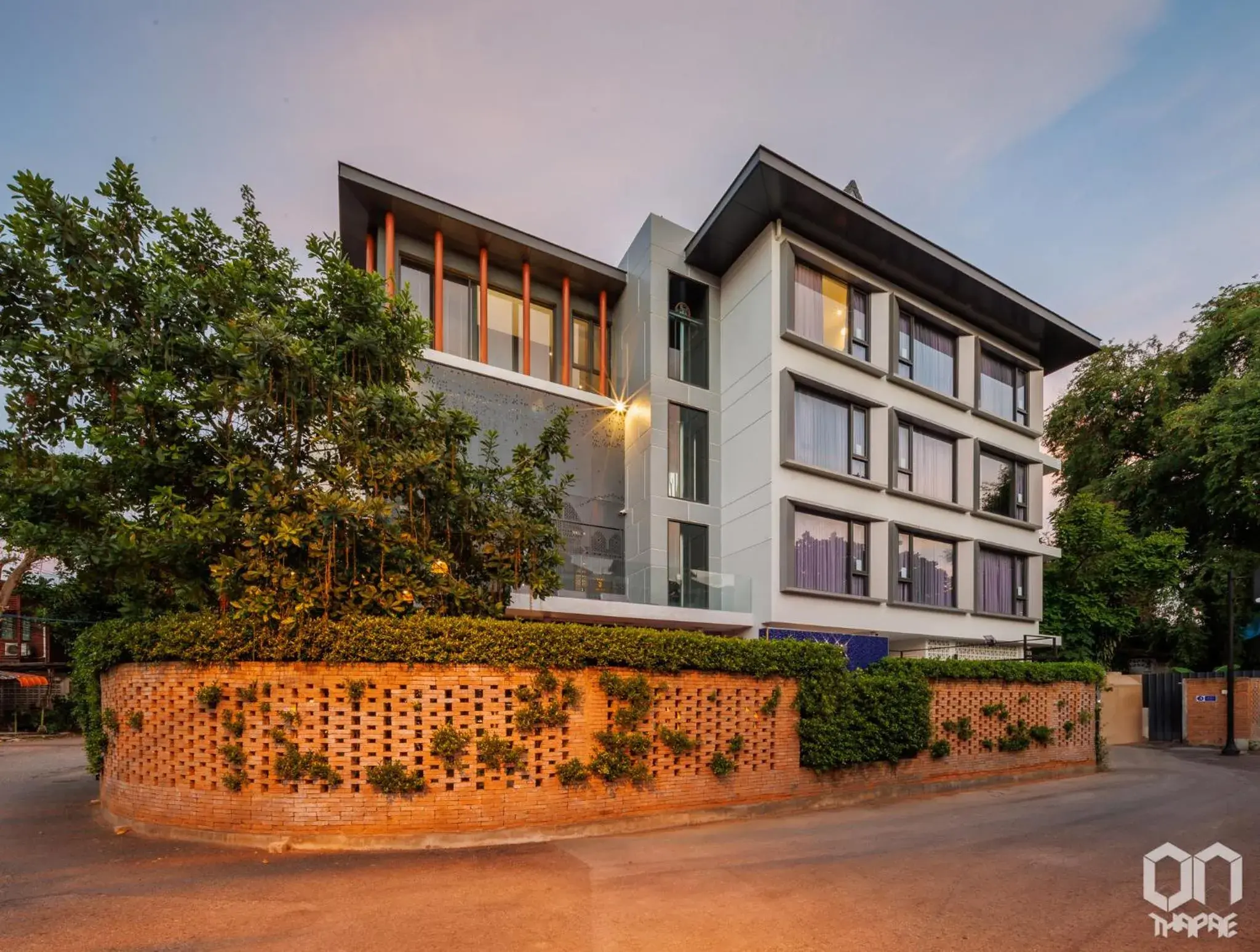 Property building in ON Thapae Gate Chiangmai Property building in ON Thapae Gate Chiangmai