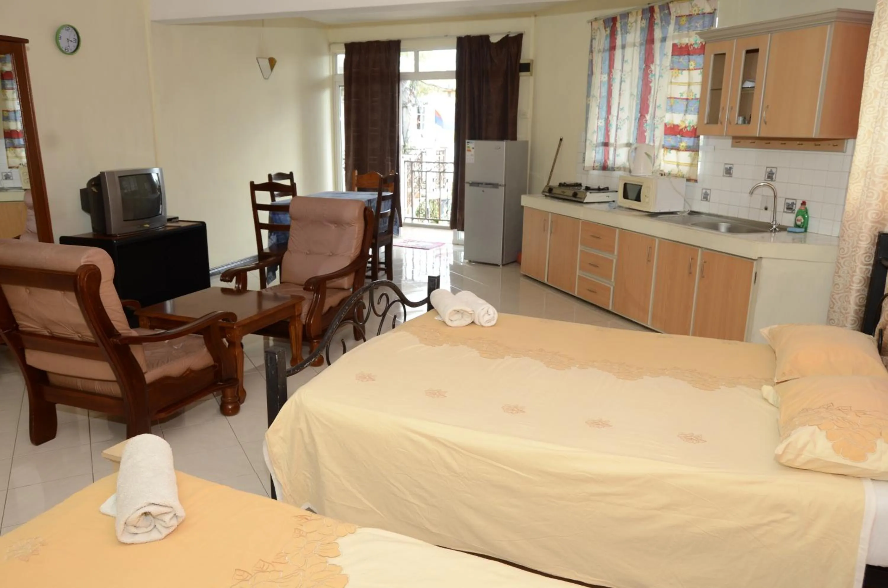 Photo of the whole room in Dookee House