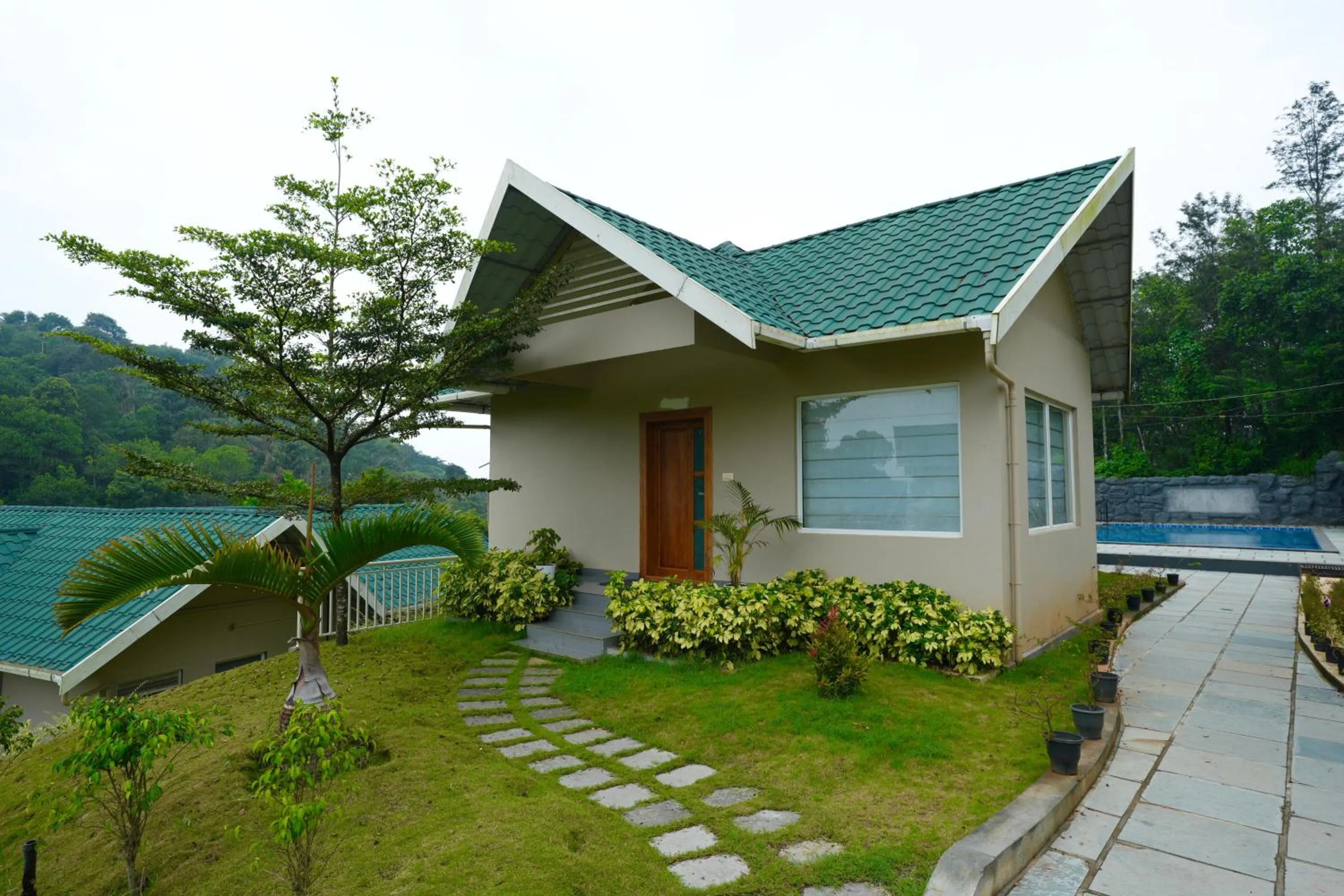 Garden view in Aveda Munnar Mountains and Mist