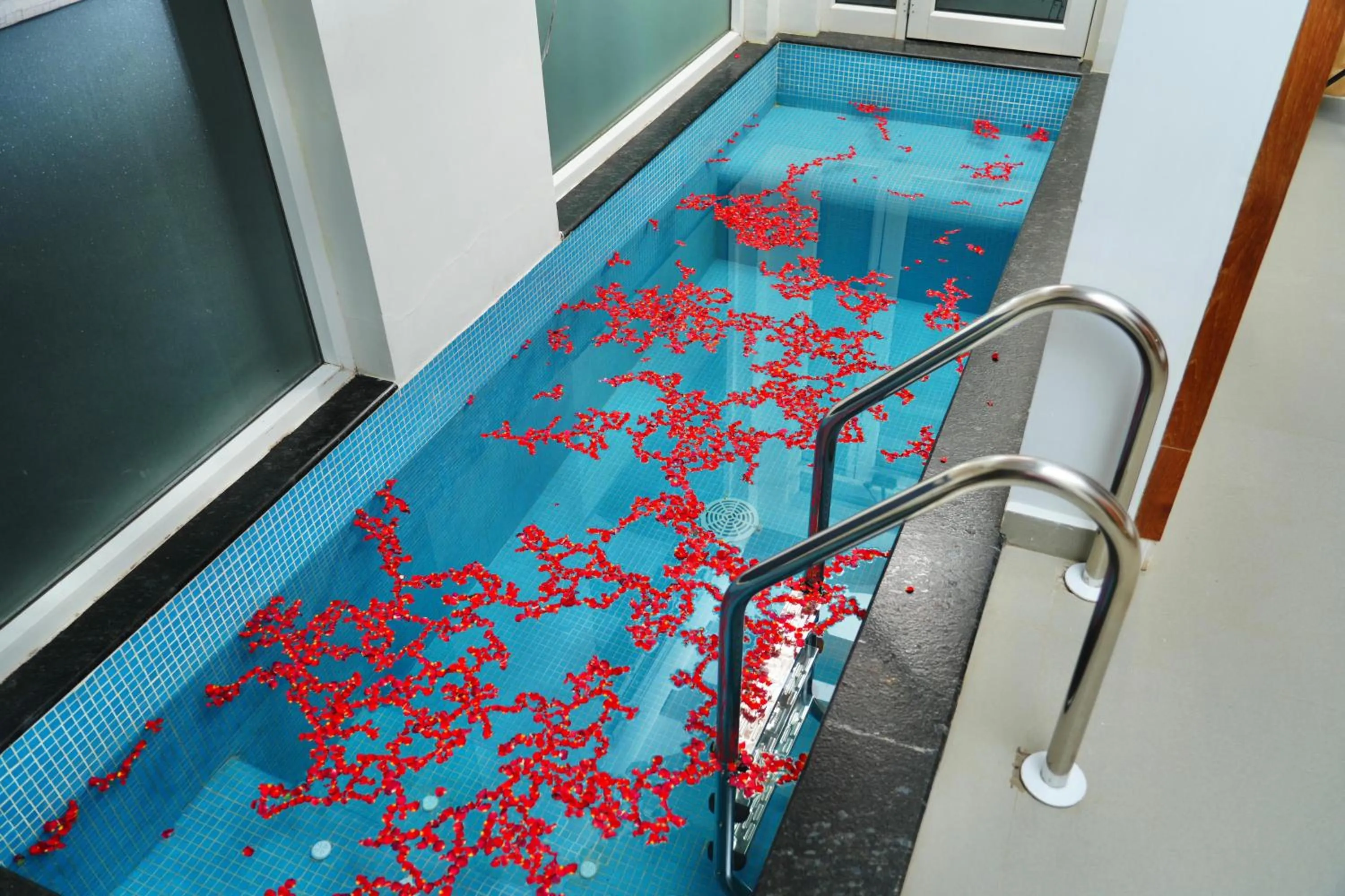 Bath in Aveda Munnar Mountains and Mist