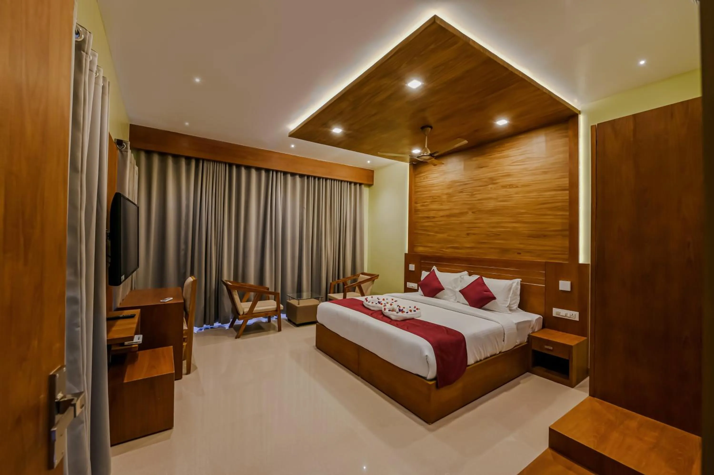Photo of the whole room, Bed in Aveda Munnar Mountains and Mist