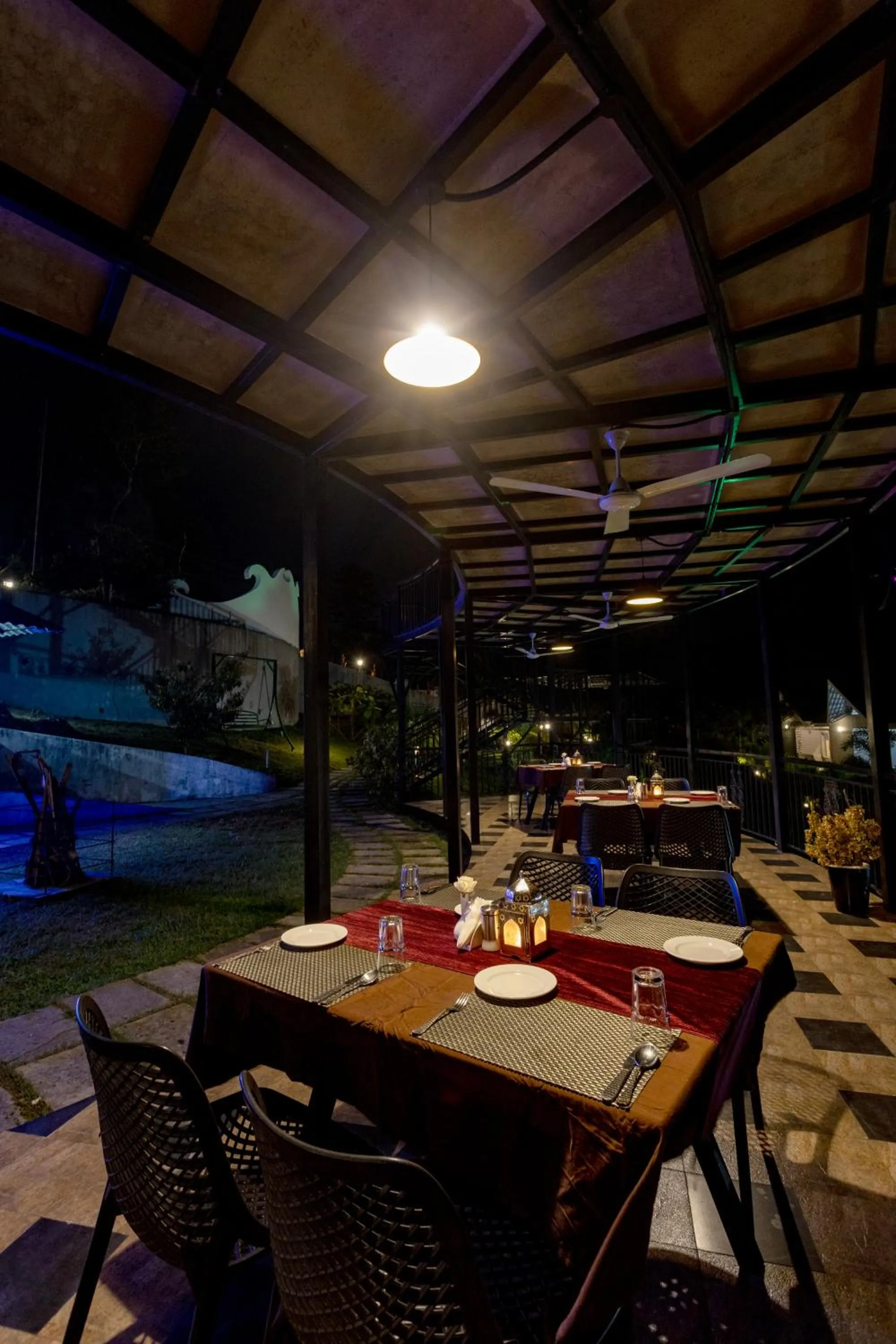Restaurant/places to eat in Aveda Munnar Mountains and Mist