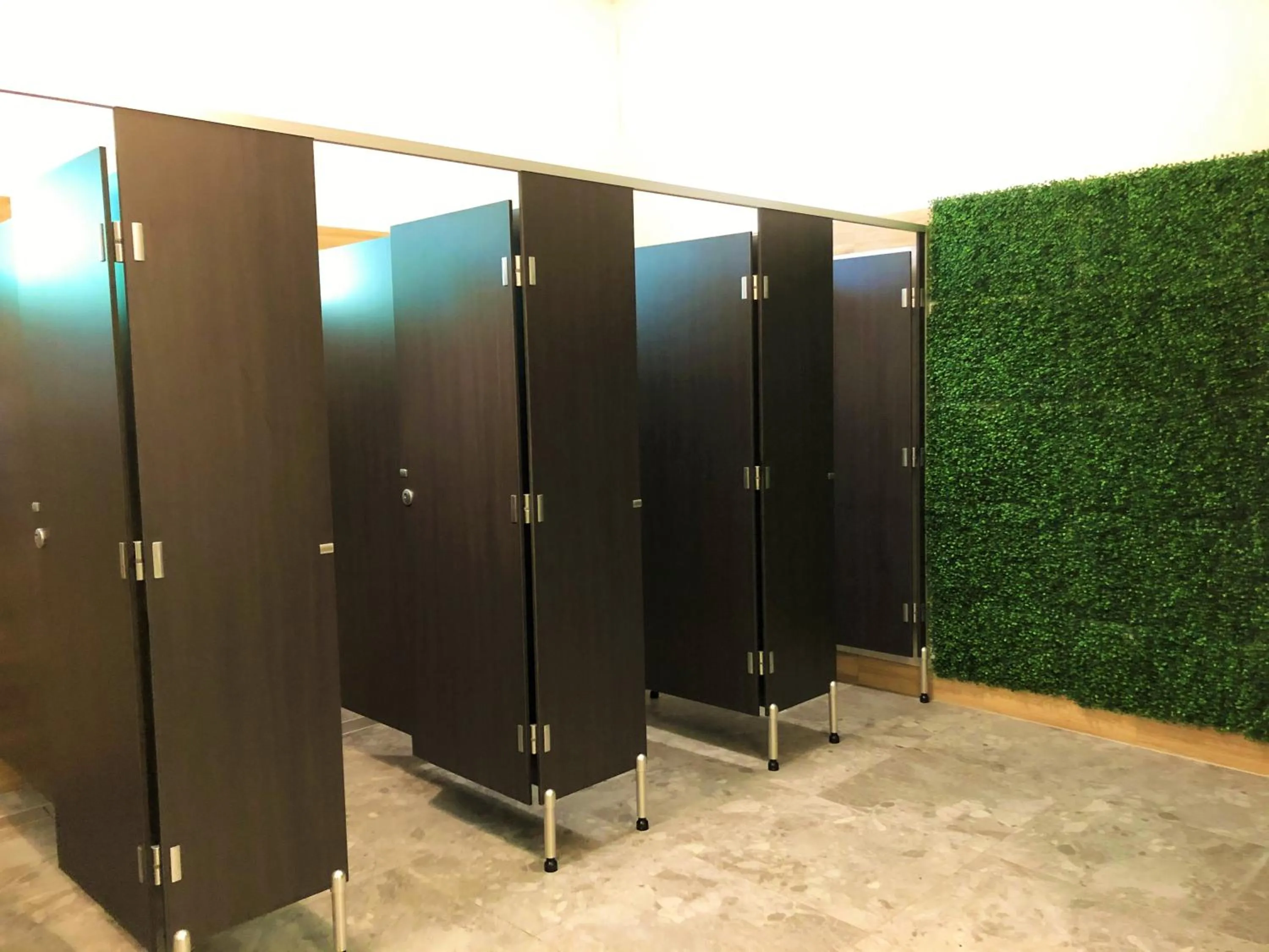 Property building in Tequila Sunrise Hostel Surfers Paradise