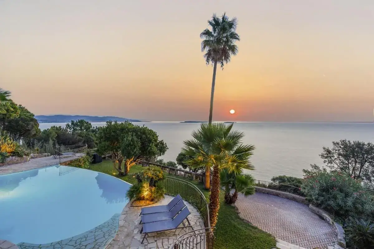 Villa Oneiro, vue imprenable à Théoule-sur-mer Villa Oneiro, vue imprenable à Théoule-sur-mer