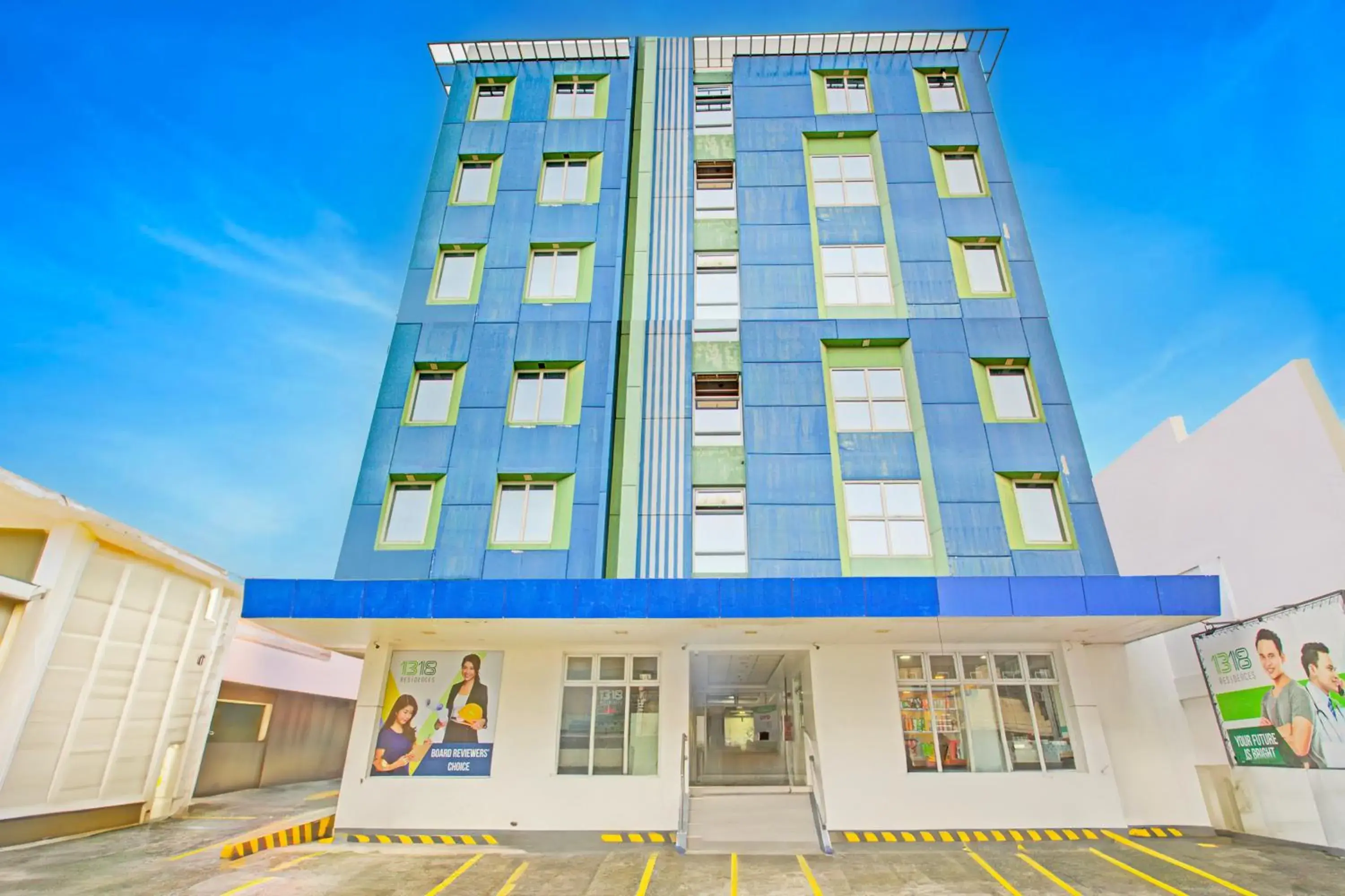 Property building in Collection O Metro Manila near University Belt formerly 1318 Residences Property building in Collection O Metro Manila near University Belt formerly 1318 Residences