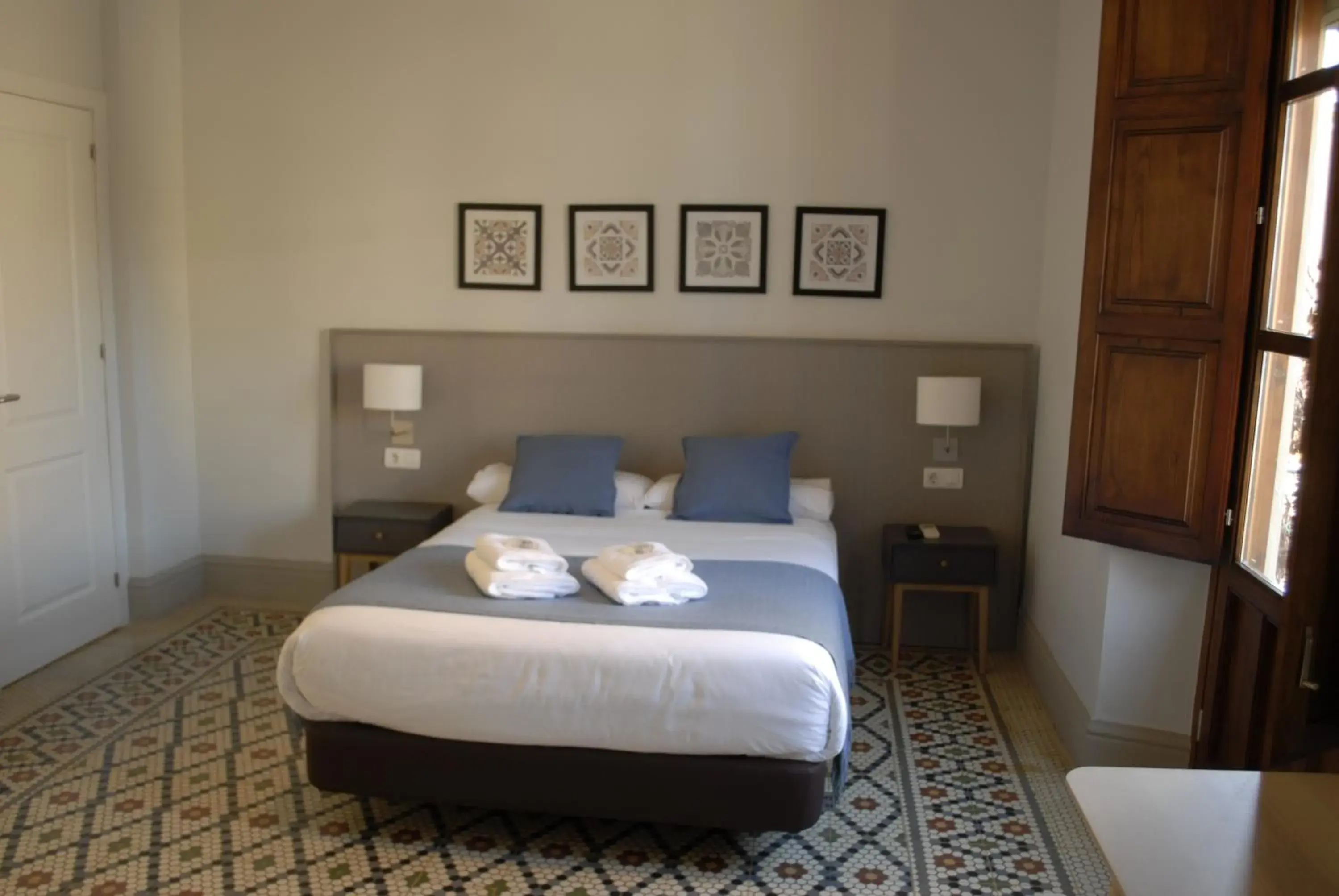 Photo of the whole room, Bed in La Perla Granada Suites Photo of the whole room, Bed in La Perla Granada Suites