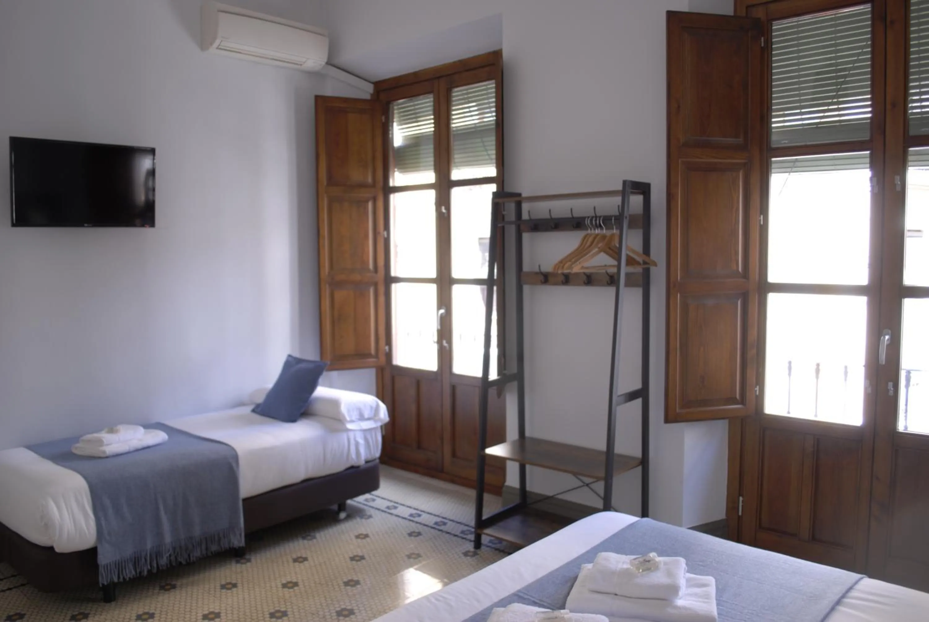 Photo of the whole room, Bed in La Perla Granada Suites