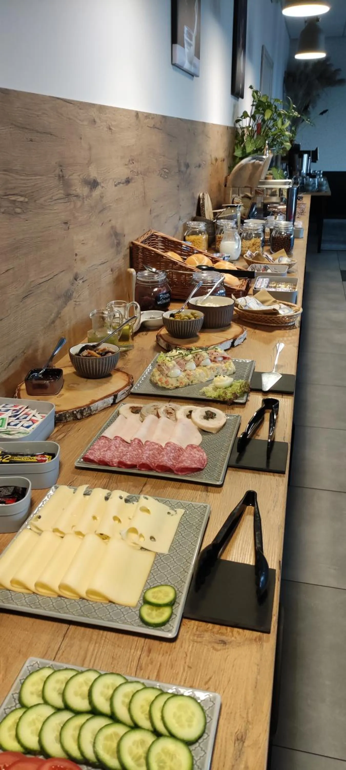 Food and drinks in Hotel 107