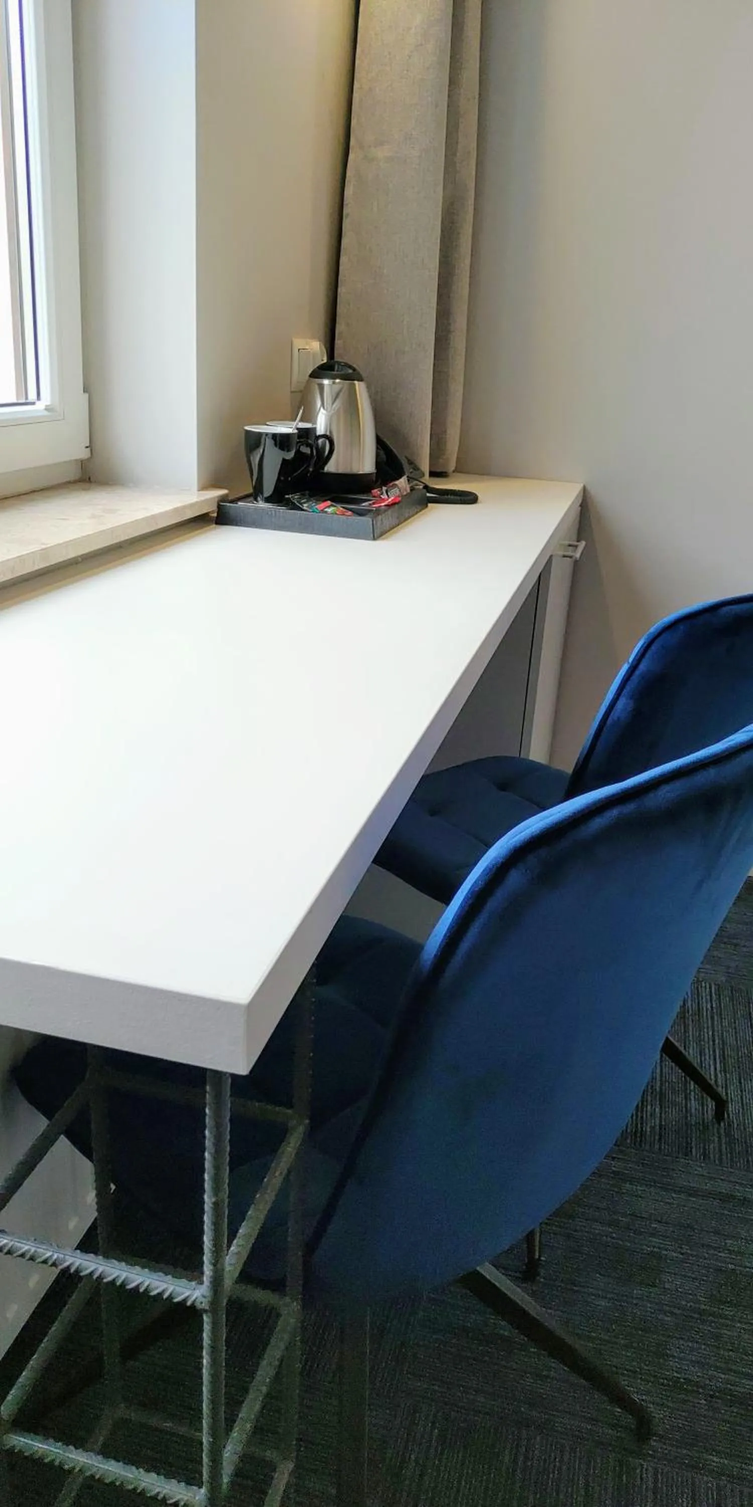 hair dresser in Hotel 107