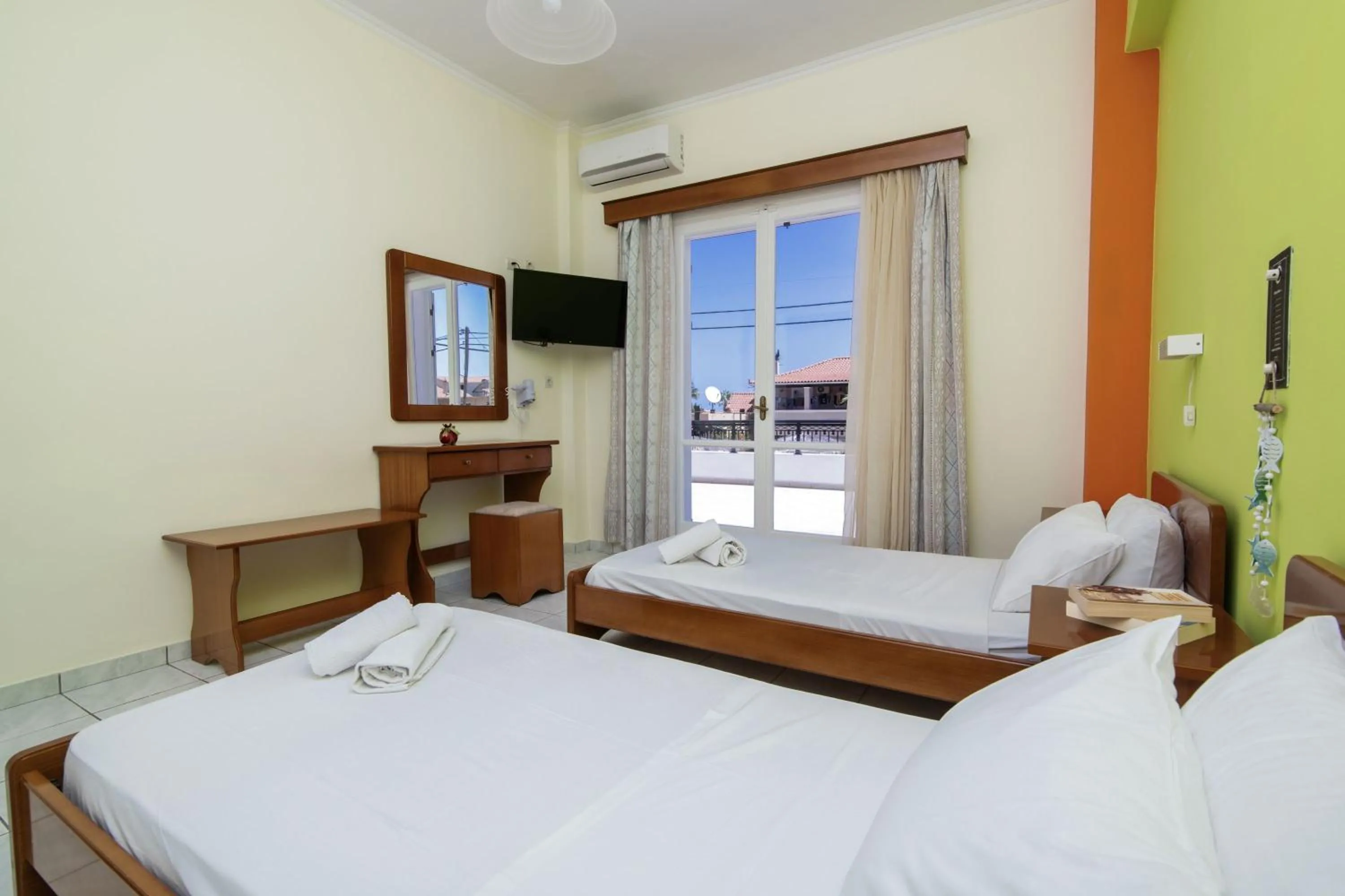 SunBliss Studios & Apartments