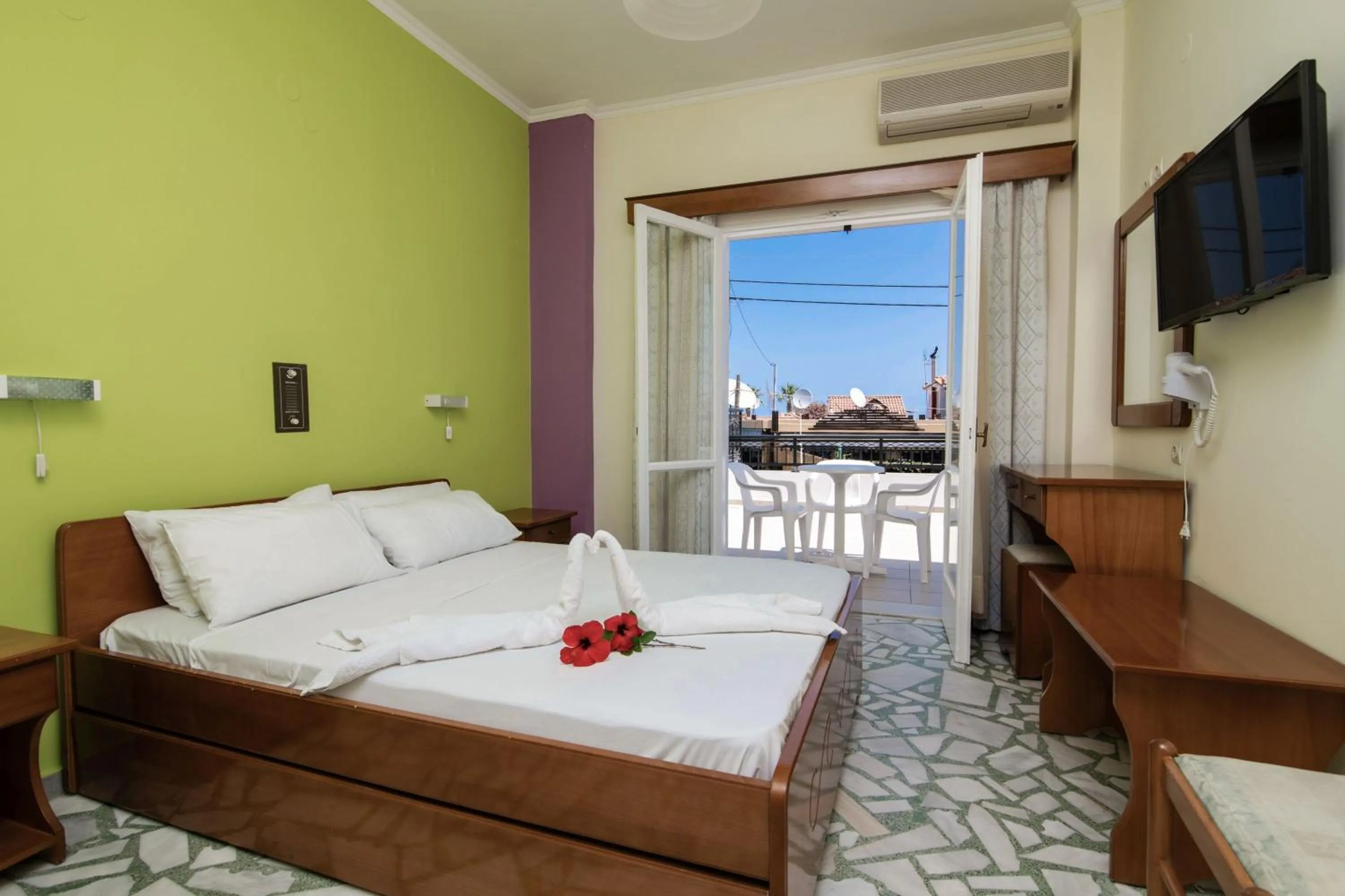 SunBliss Studios & Apartments