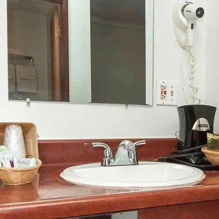 Photo of the whole room in Oak Grove Inn Photo of the whole room in Oak Grove Inn