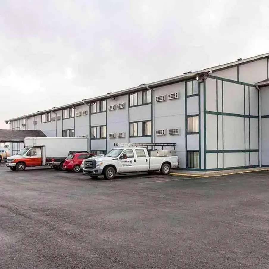 Property building in Oak Grove Inn Property building in Oak Grove Inn