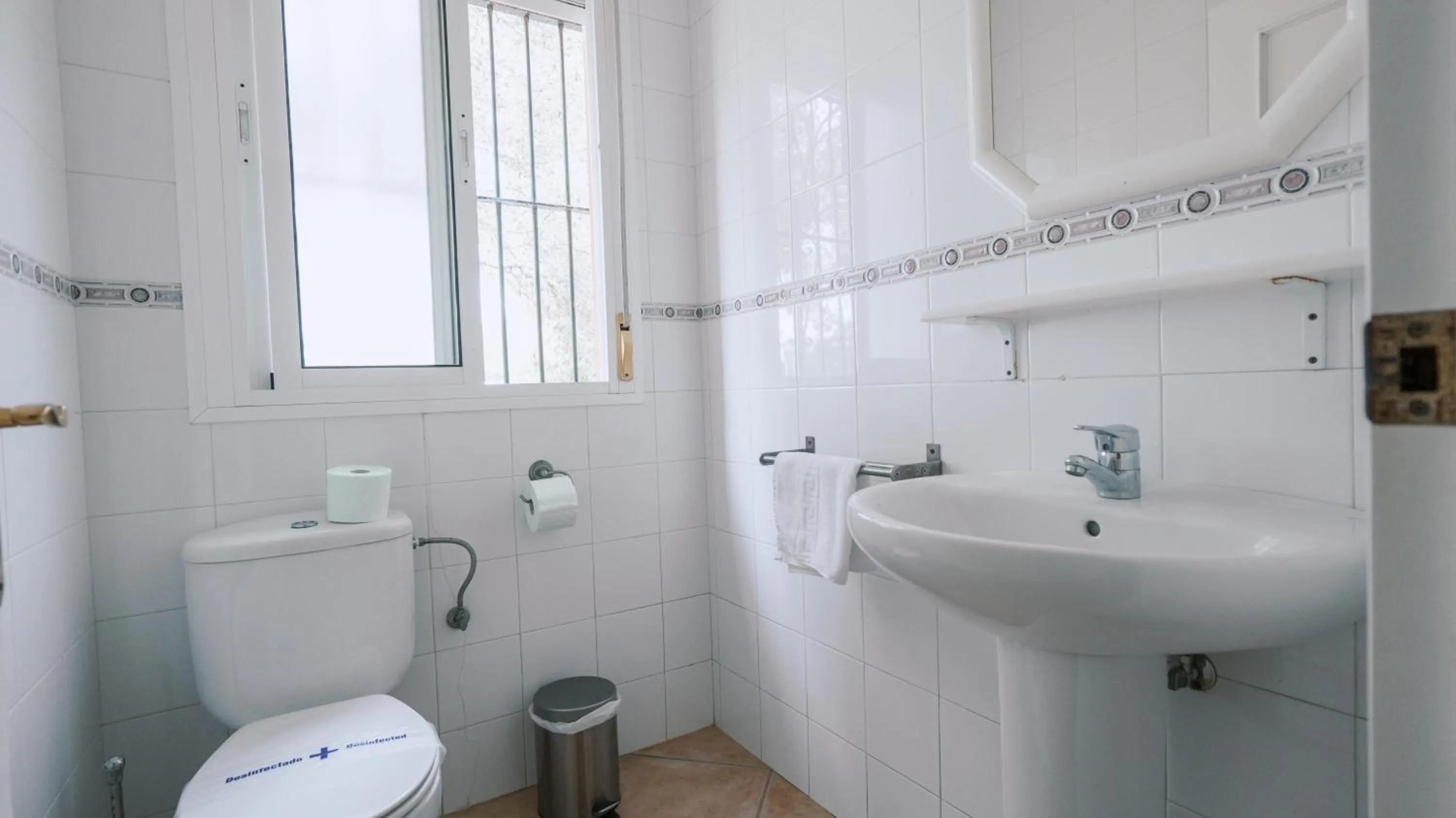 Bathroom in Casa Rural Los Garrovillos by Fontanilla del Mar Holidays Rentals