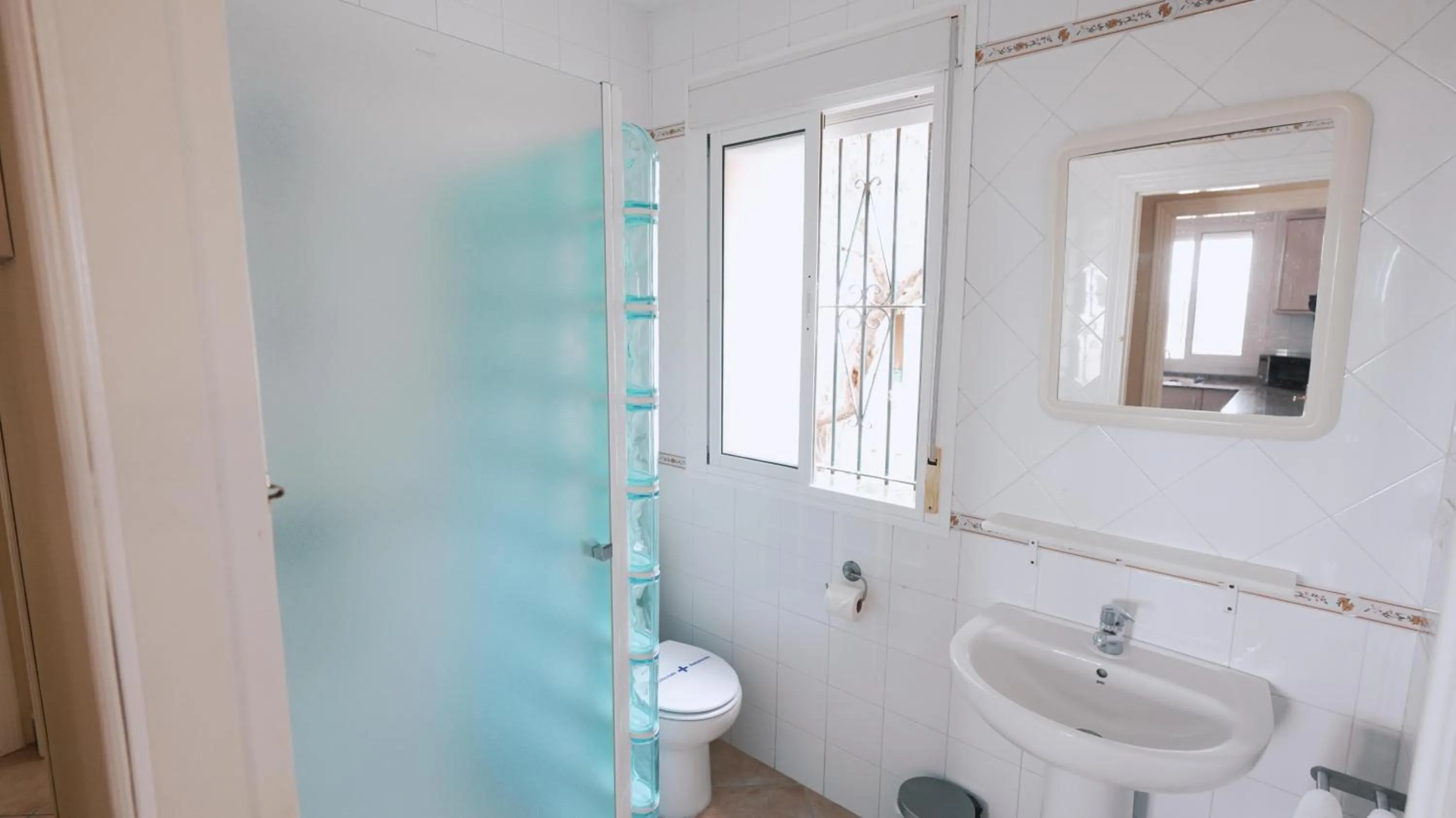 Bathroom in Casa Rural Los Garrovillos by Fontanilla del Mar Holidays Rentals