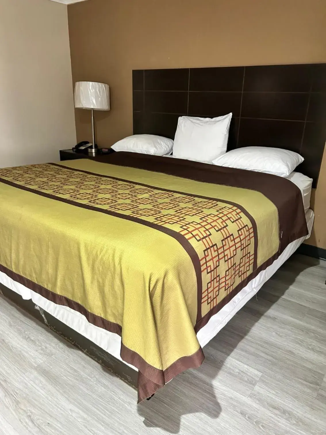 King Room - single occupancy in The Surrey Inn King Room - single occupancy in The Surrey Inn