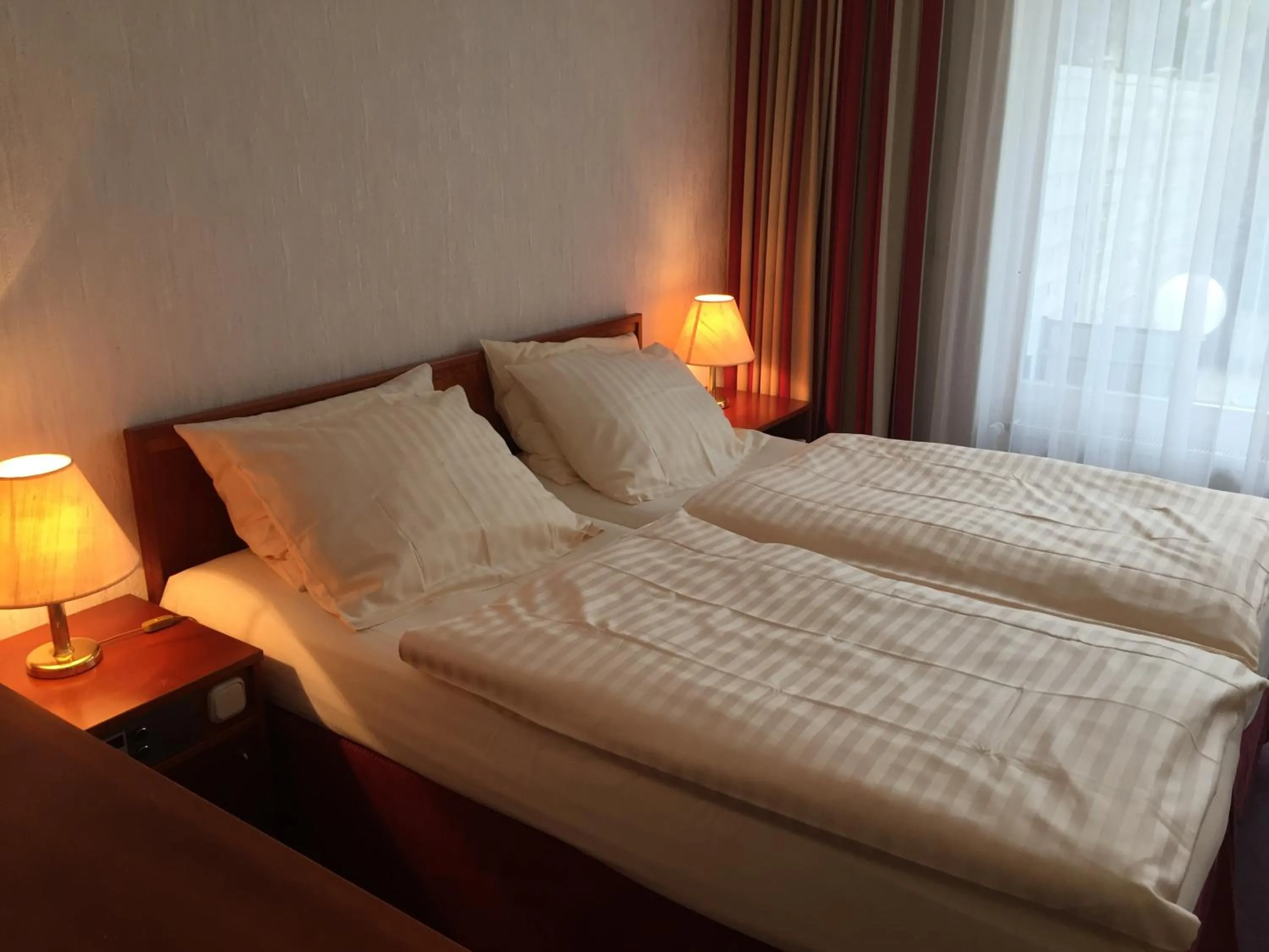 Photo of the whole room, Bed in Kurpark-Hotel