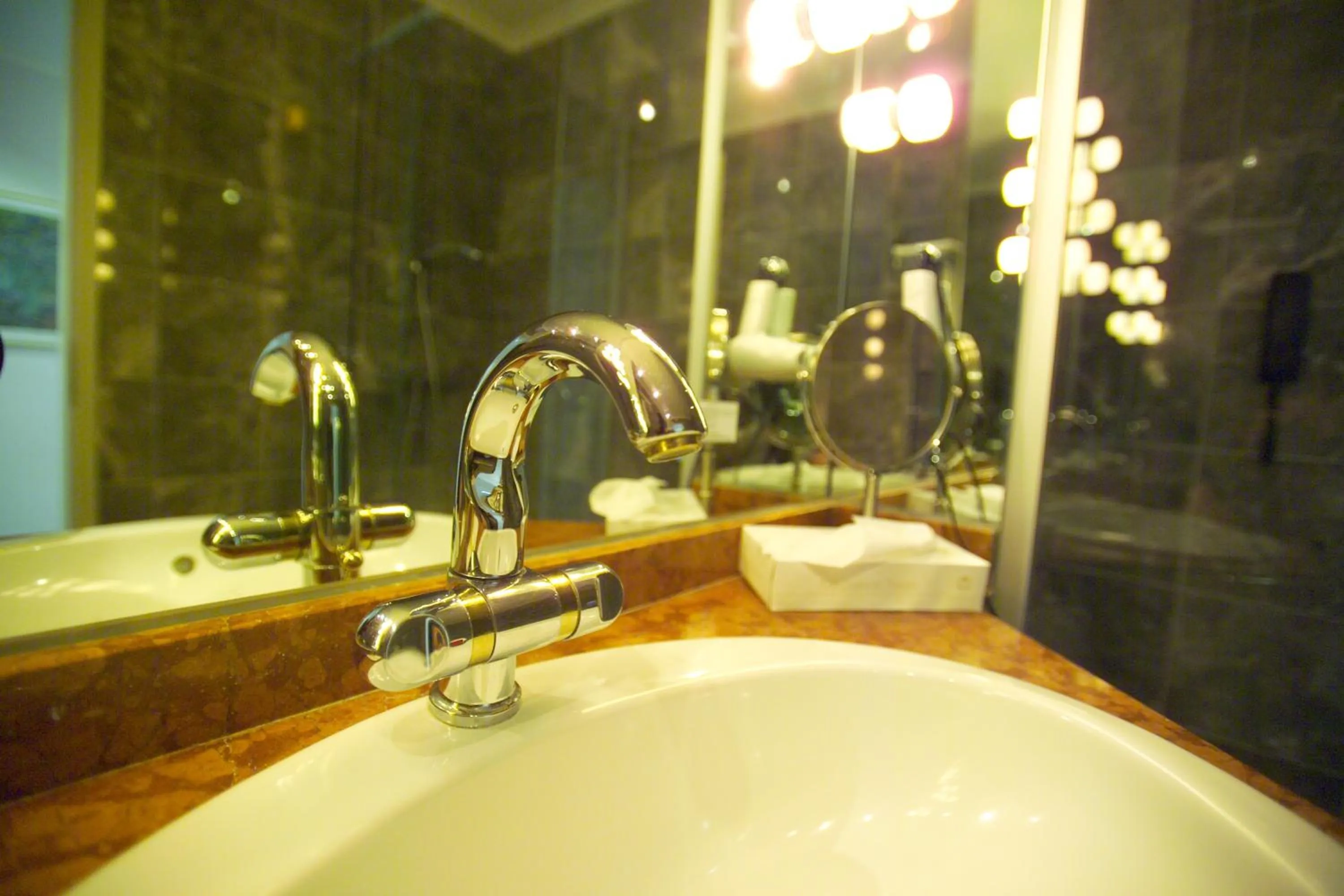 Bathroom in Kurpark-Hotel