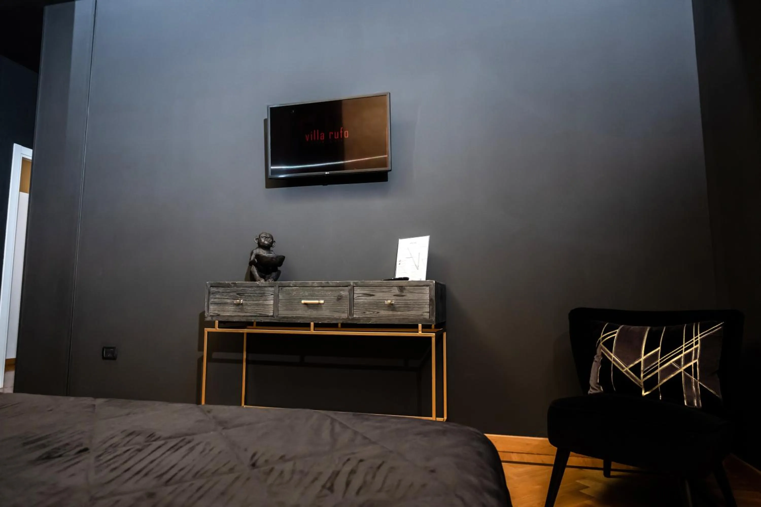 TV and multimedia, Bed in Villa Rufo