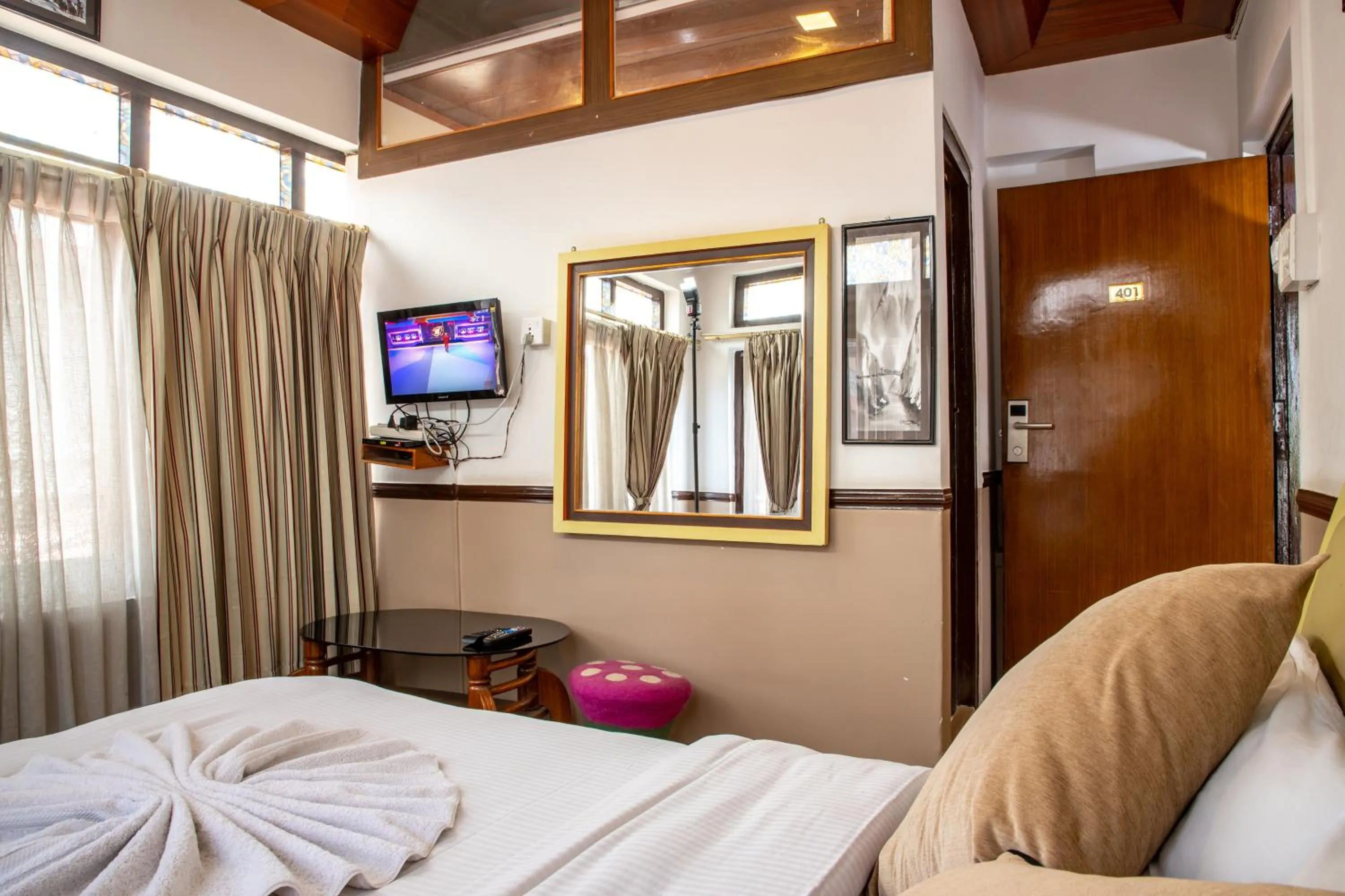 Bed in Shangrila Boutique Hotel