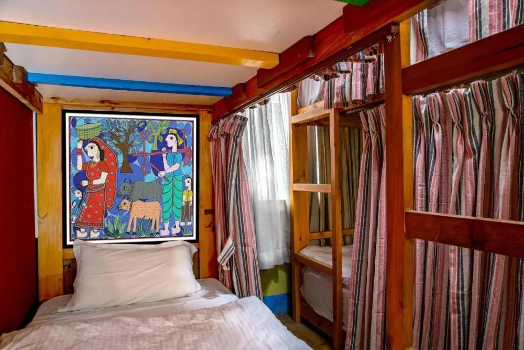 Bed in Shangrila Boutique Hotel